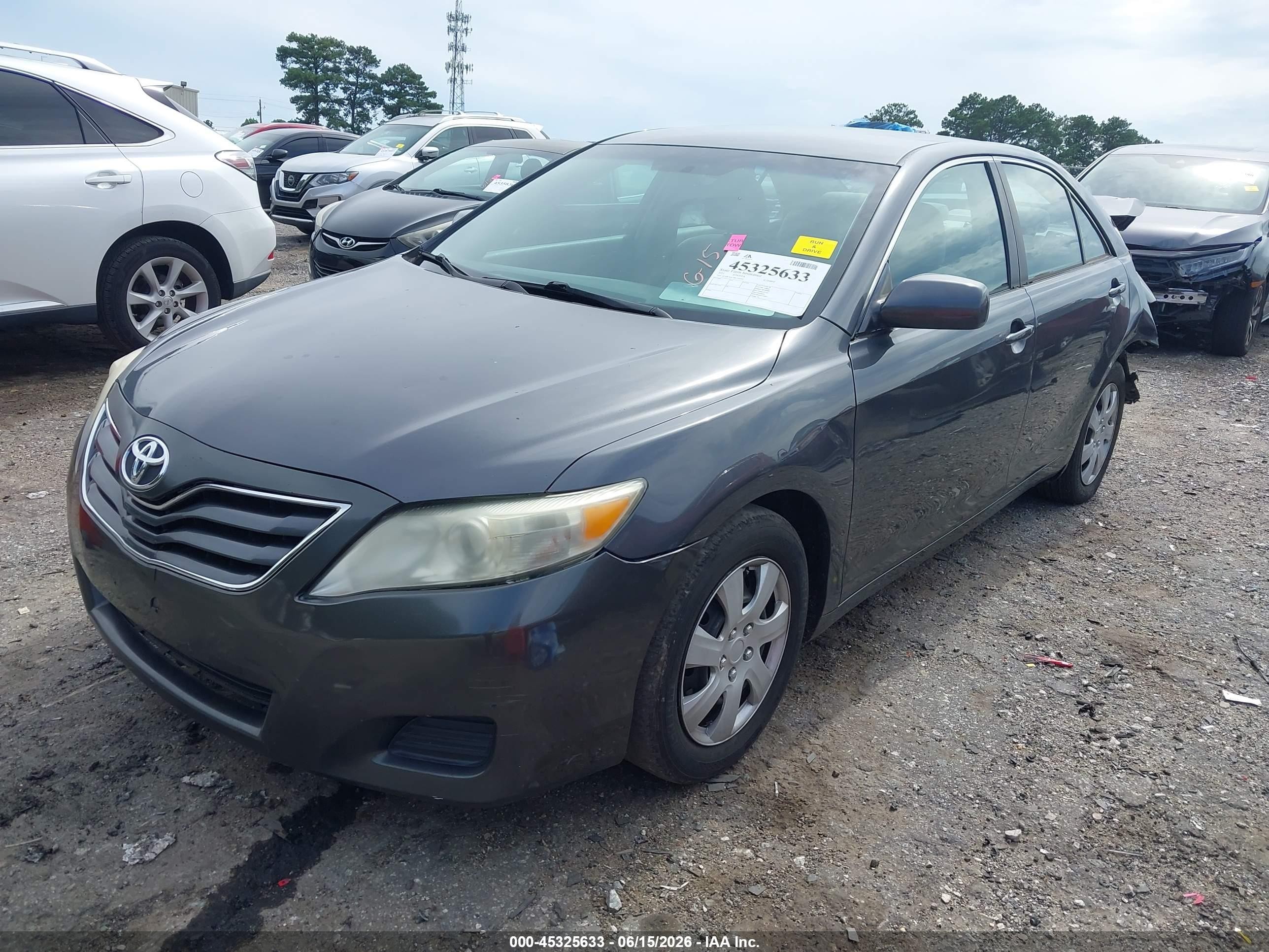 2011 Toyota Camry Le Gray vin: 4T1BF3EK3BU756951