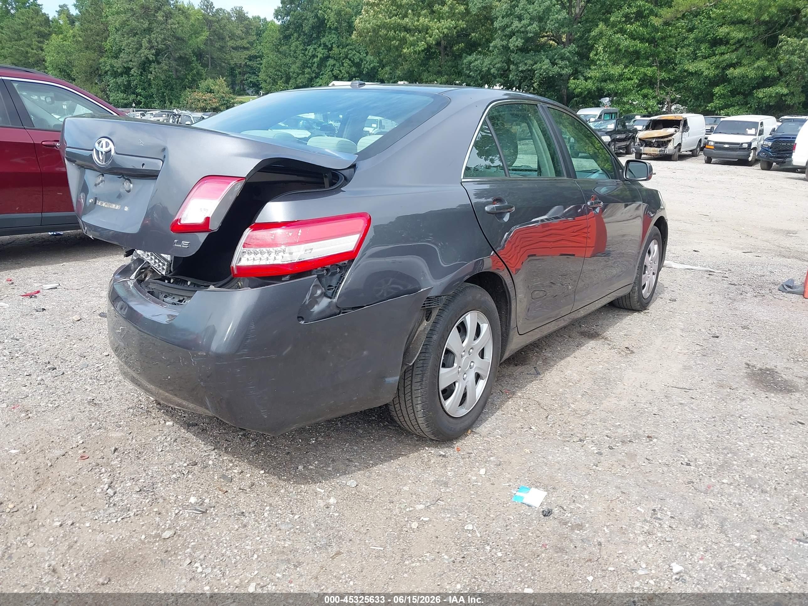 2011 Toyota Camry Le Gray vin: 4T1BF3EK3BU756951
