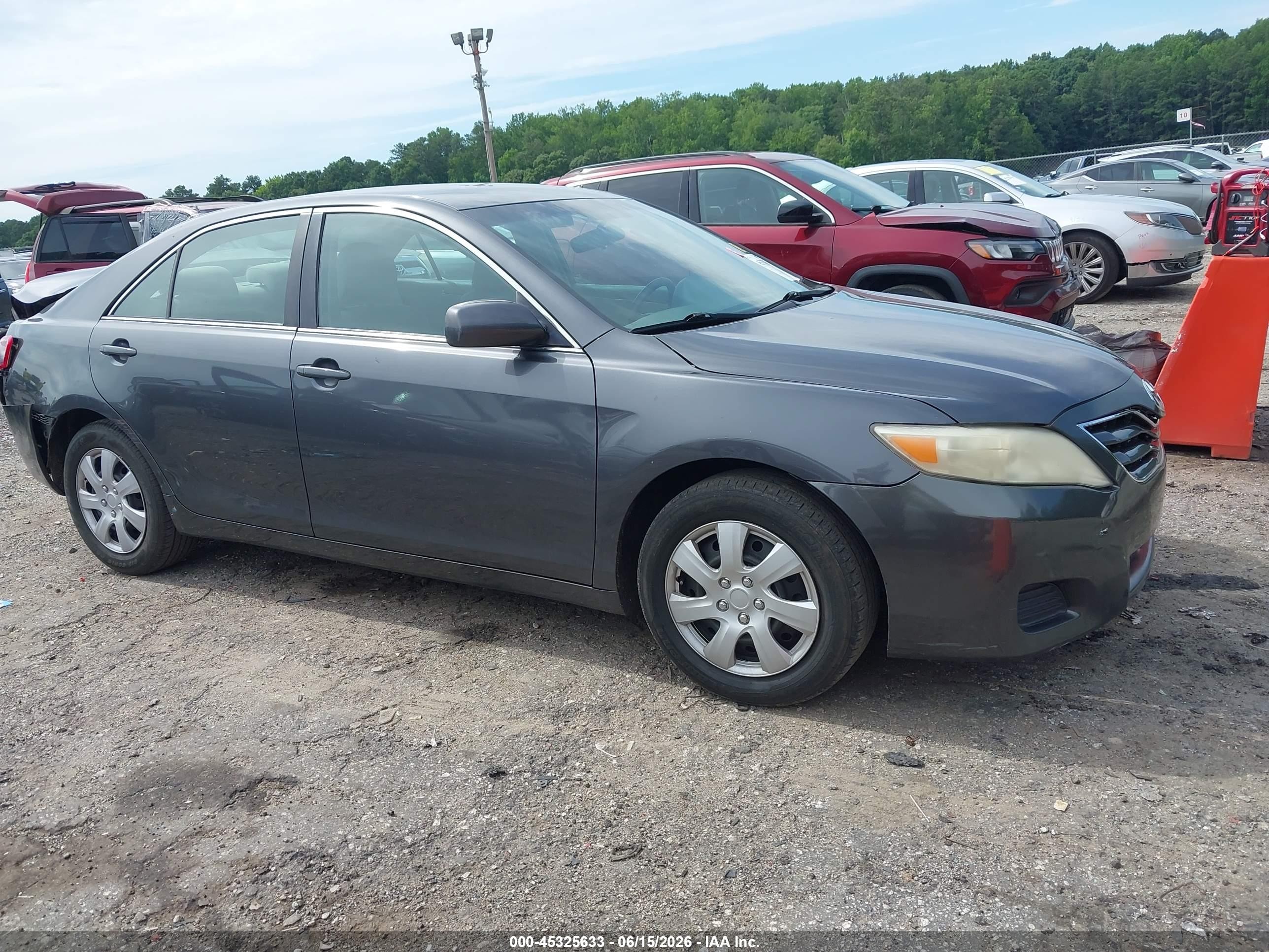 2011 Toyota Camry Le Gray vin: 4T1BF3EK3BU756951
