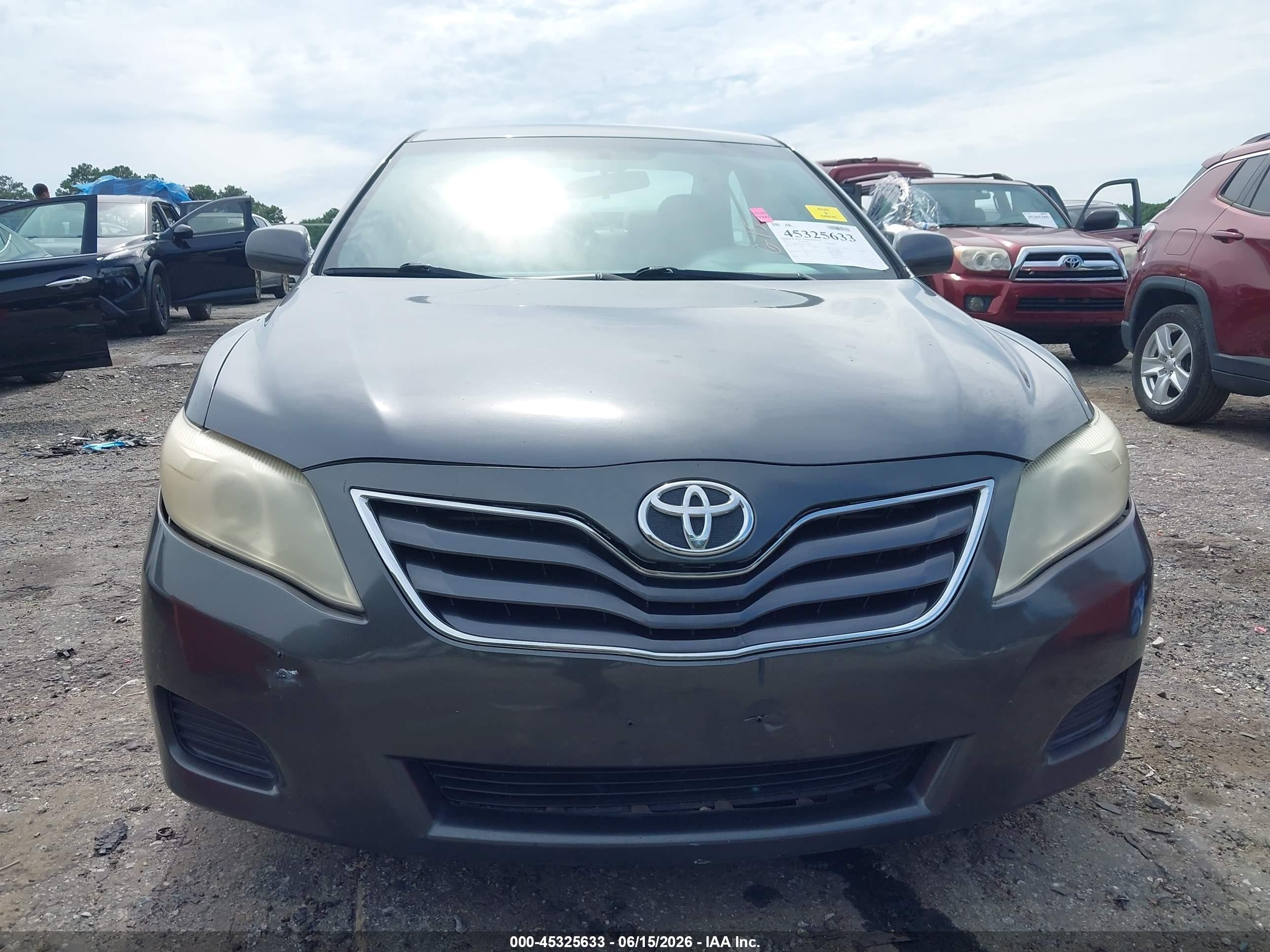 2011 Toyota Camry Le Gray vin: 4T1BF3EK3BU756951