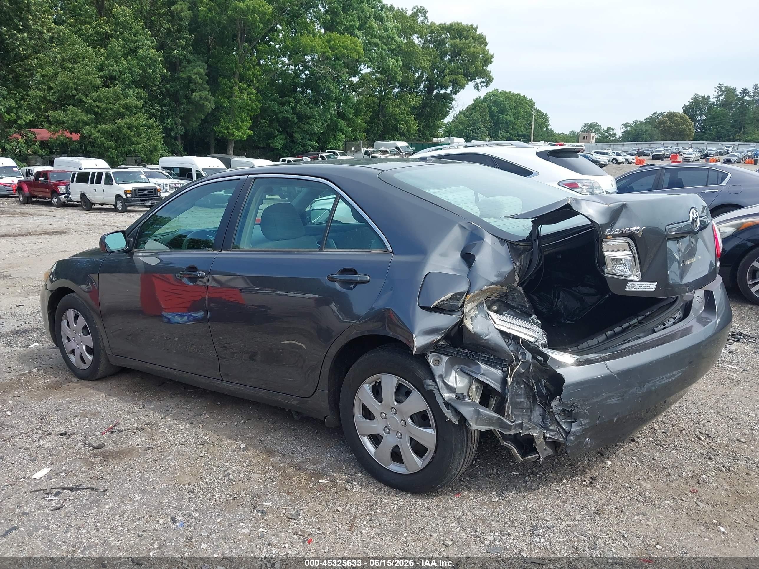 2011 Toyota Camry Le Gray vin: 4T1BF3EK3BU756951