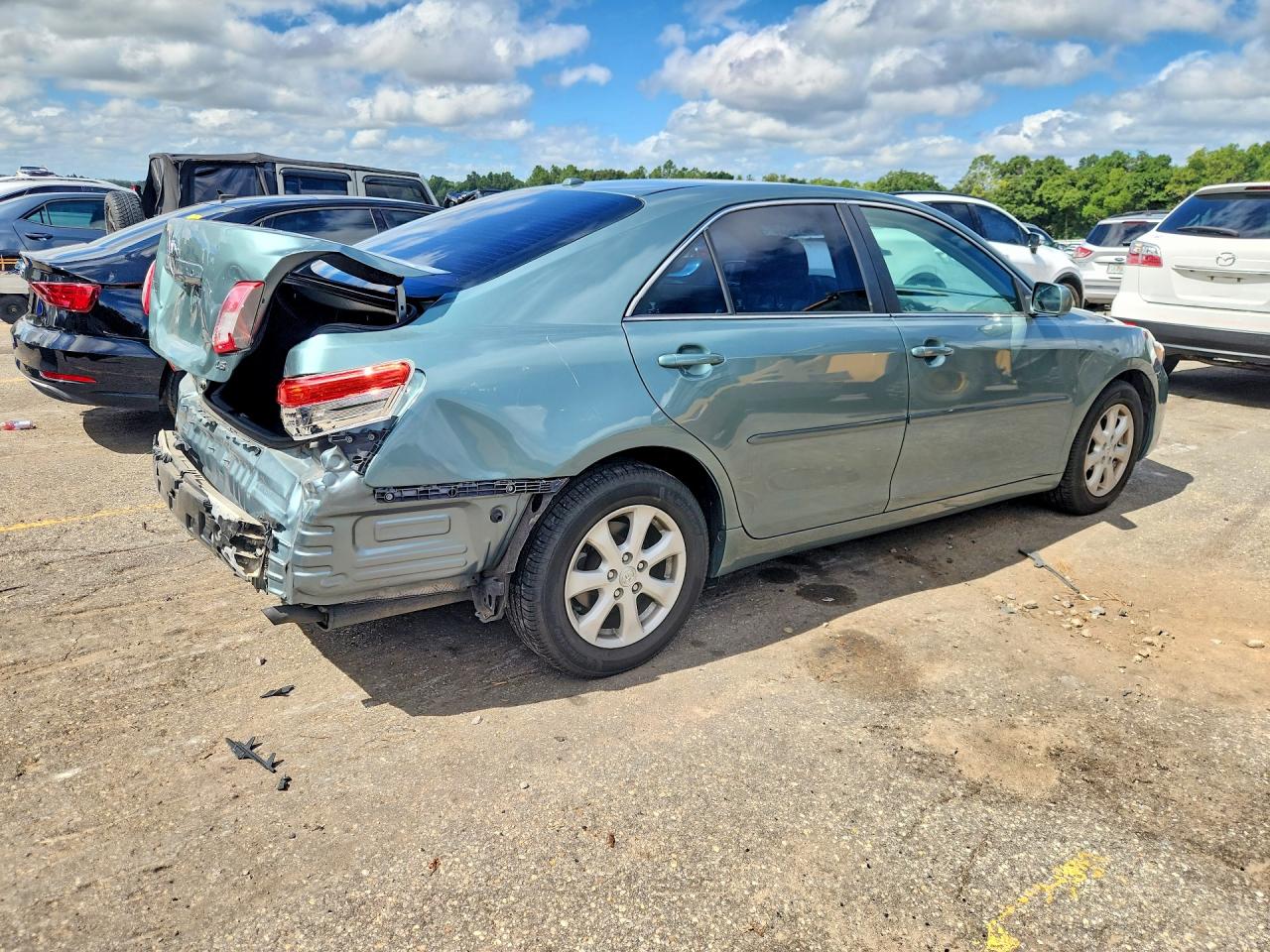 2011 Toyota Camry Le Green vin: 4T1BF3EK3BU758683