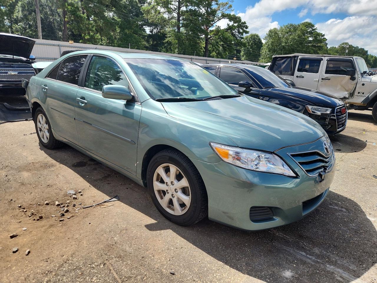 2011 Toyota Camry Le Green vin: 4T1BF3EK3BU758683