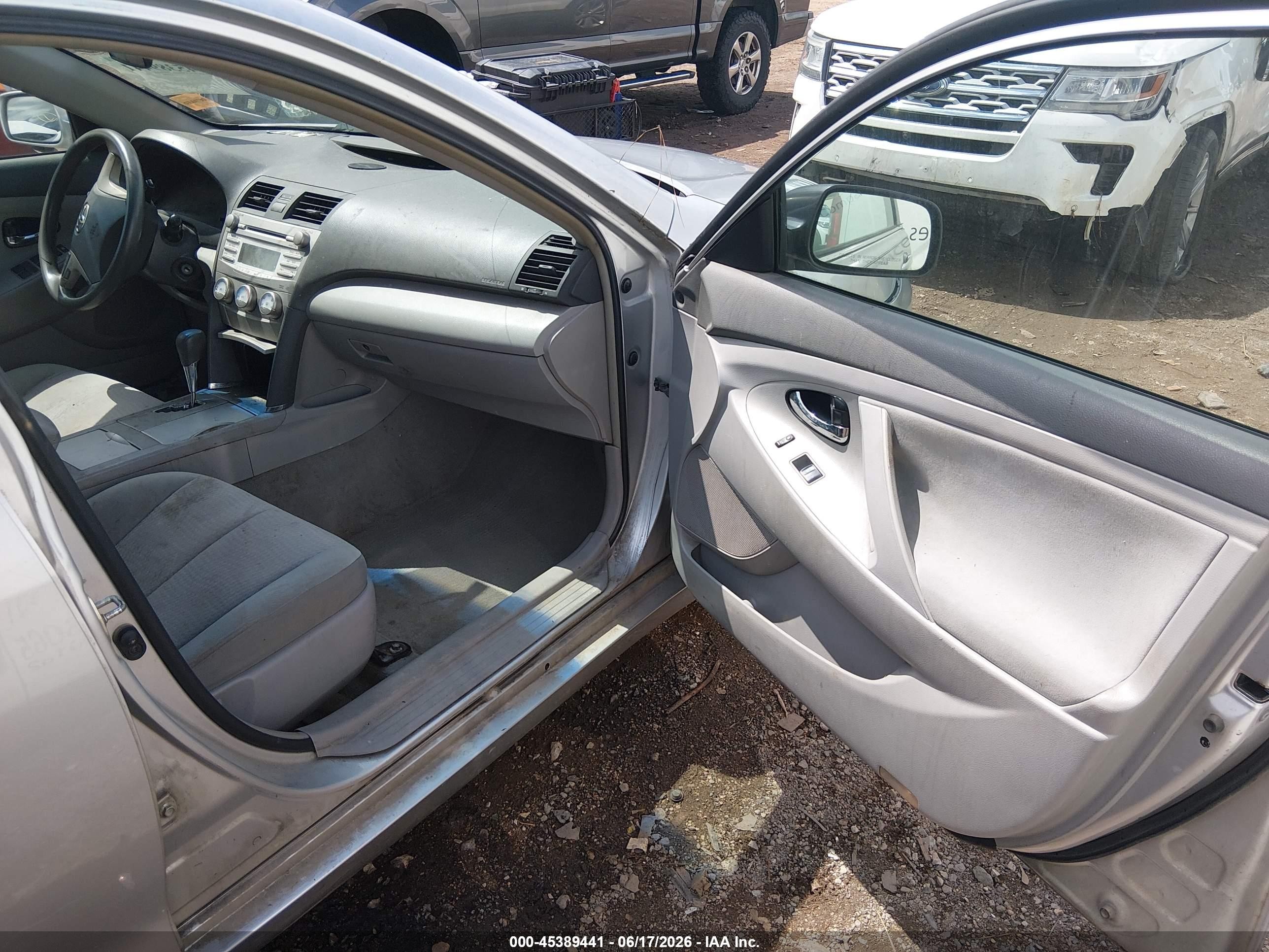 2011 Toyota Camry Le Серебряный vin: 4T1BF3EK3BU759882