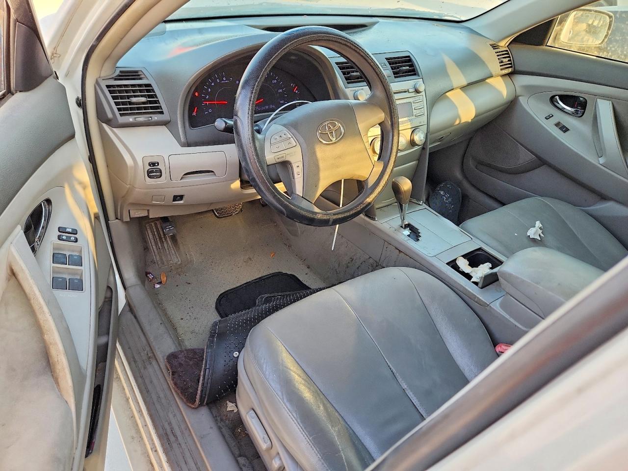 2011 Toyota Camry Le White vin: 4T1BF3EK3BU760854