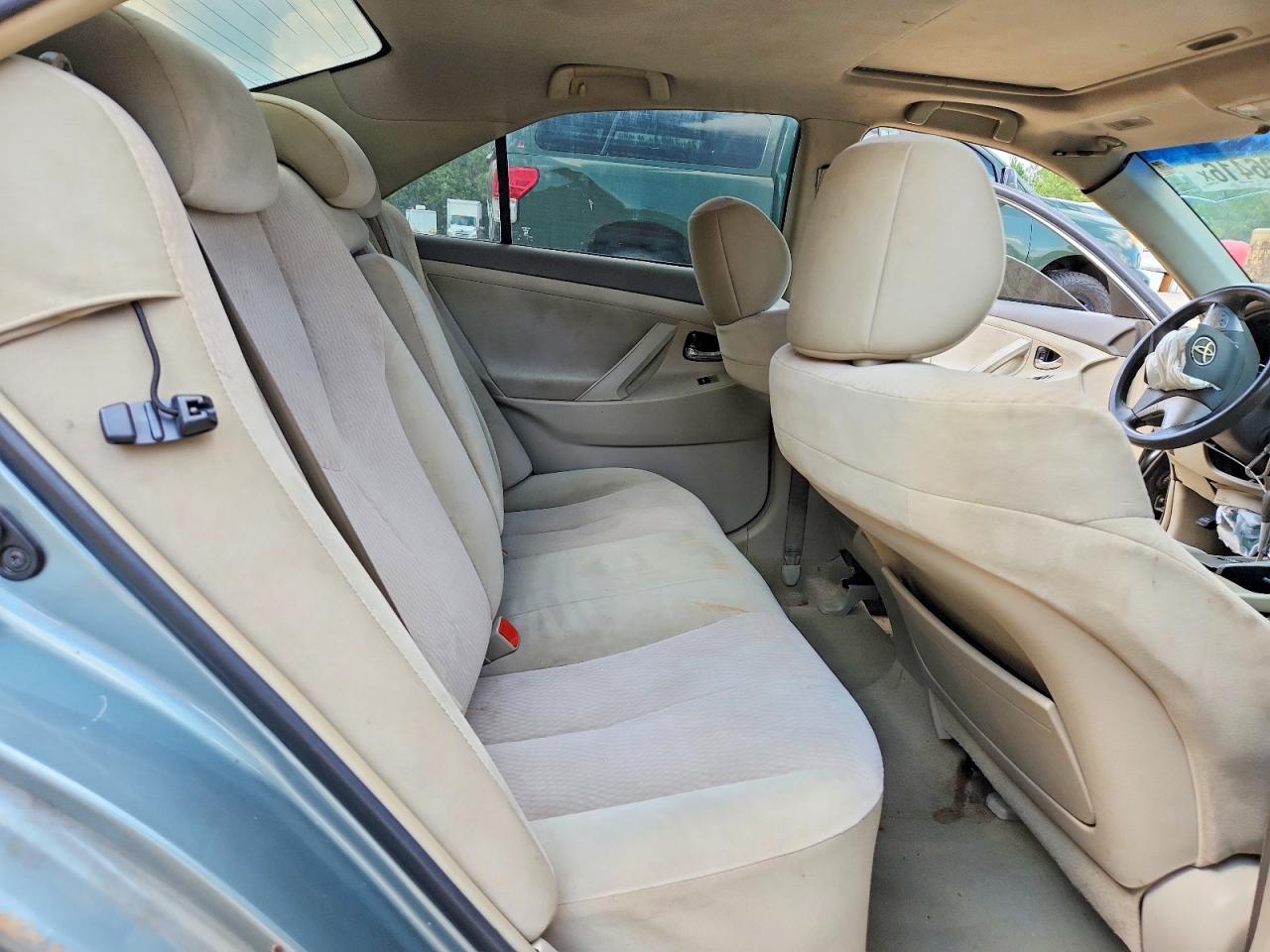 2011 Toyota Camry Le Green vin: 4T1BF3EK3BU761048