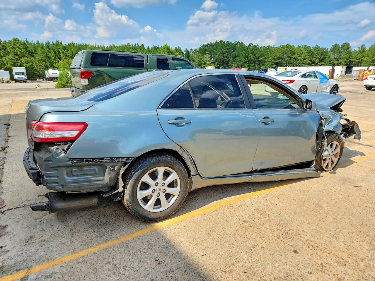2011 Toyota Camry Le Green vin: 4T1BF3EK3BU761048