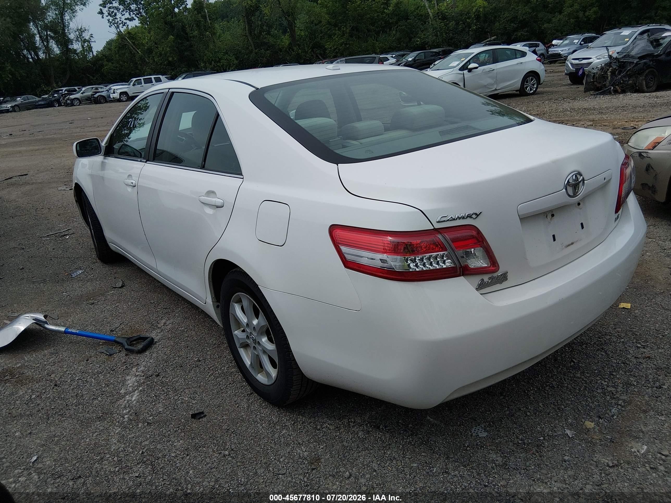 2011 Toyota Camry Le White vin: 4T1BF3EK3BU765519