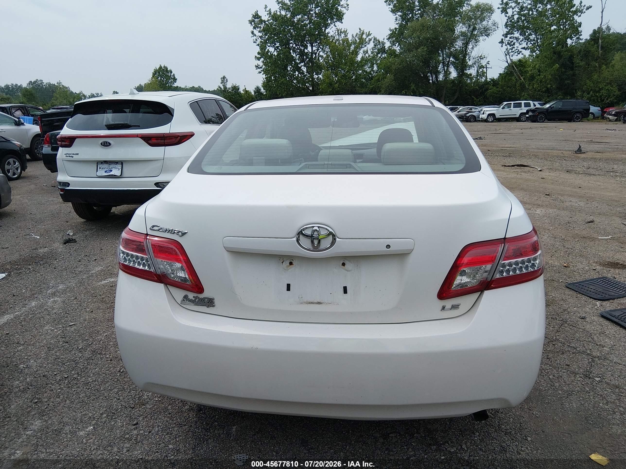2011 Toyota Camry Le White vin: 4T1BF3EK3BU765519