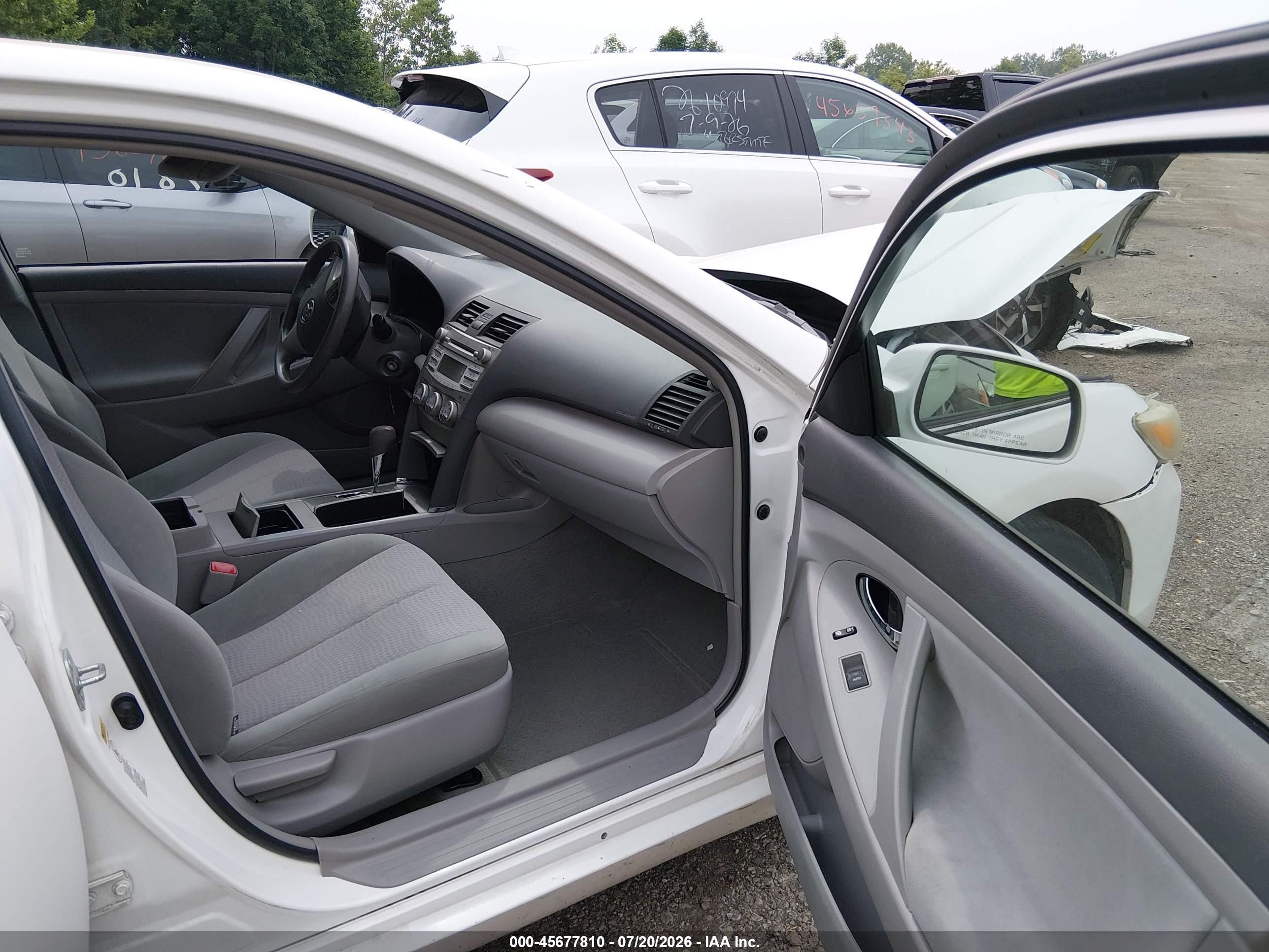 2011 Toyota Camry Le White vin: 4T1BF3EK3BU765519