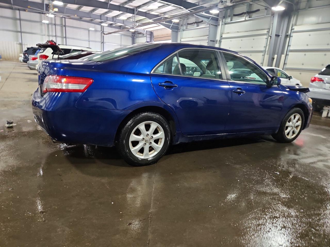 2011 Toyota Camry Le Blue vin: 4T1BF3EK3BU765617