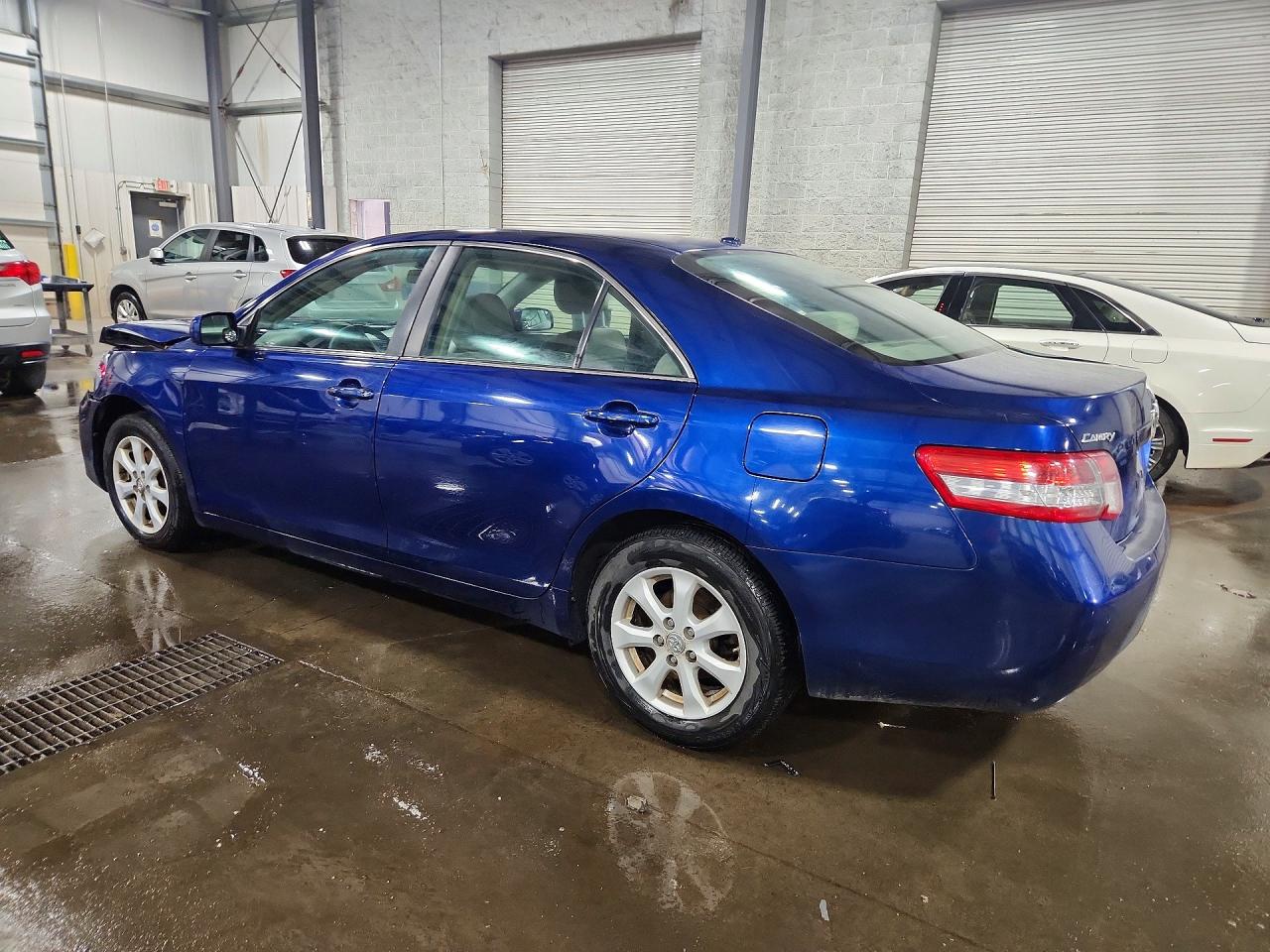 2011 Toyota Camry Le Blue vin: 4T1BF3EK3BU765617
