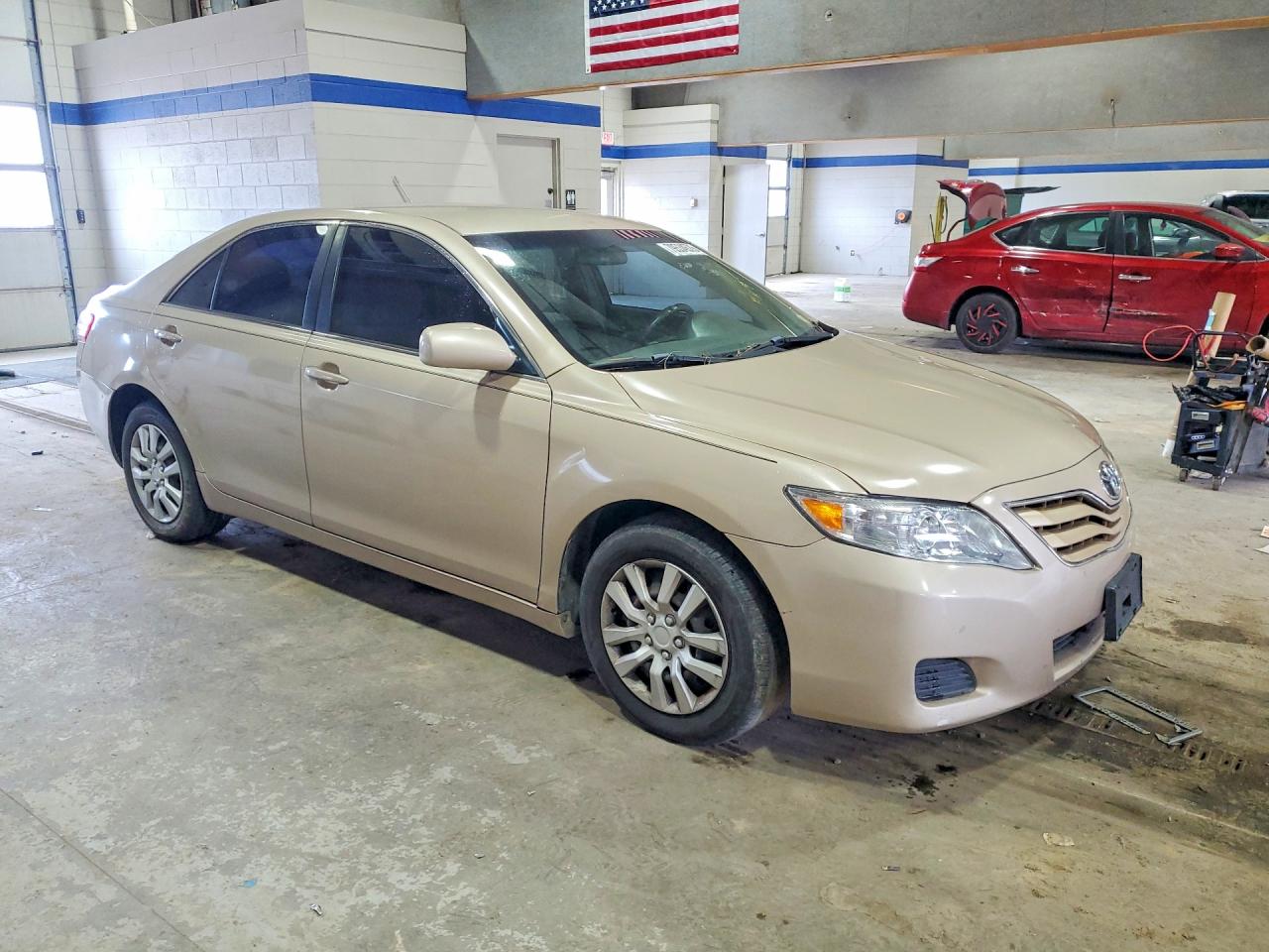 2011 Toyota Camry Le Gold vin: 4T1BF3EK3BU766508