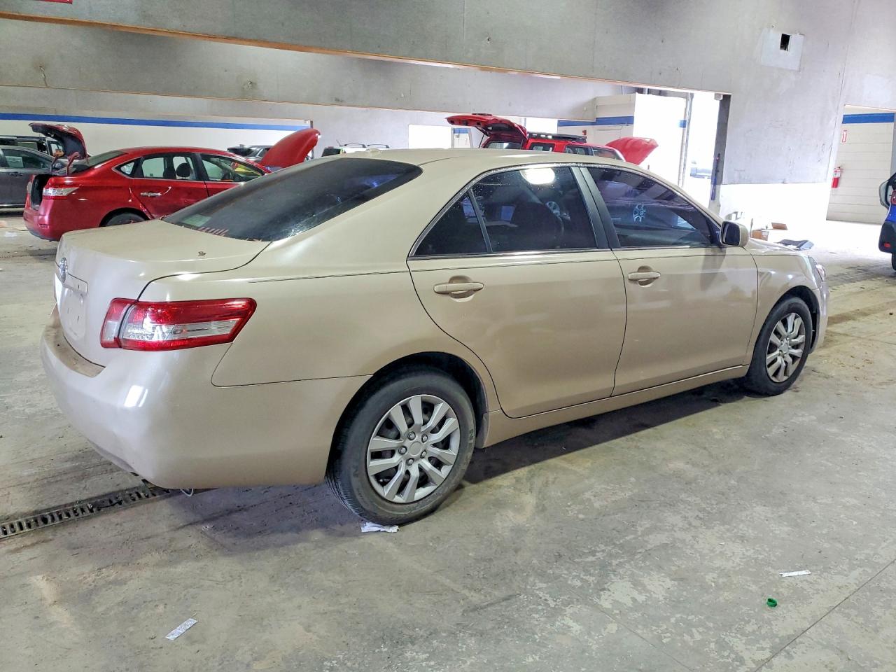 2011 Toyota Camry Le Gold vin: 4T1BF3EK3BU766508