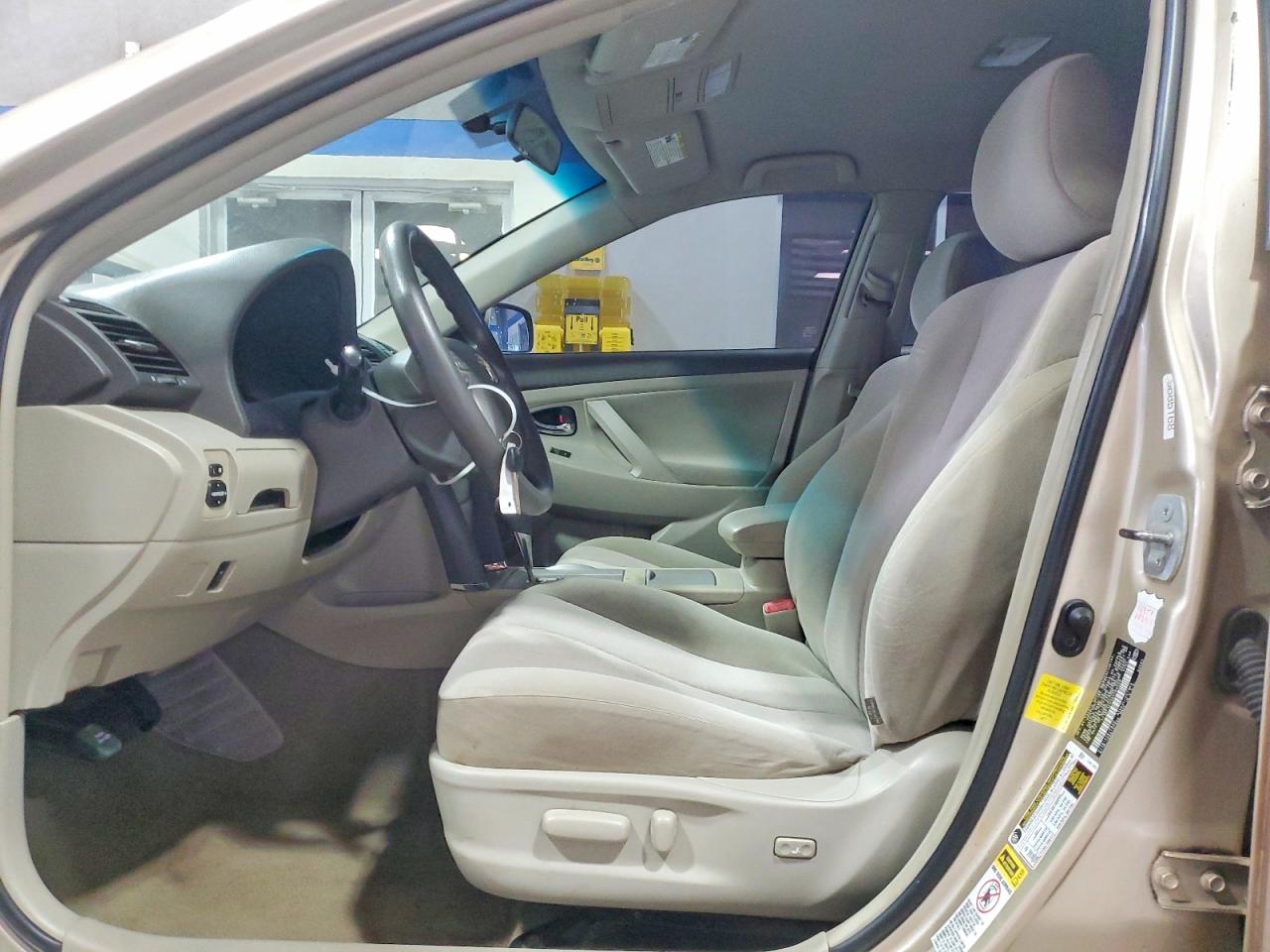 2011 Toyota Camry Le Gold vin: 4T1BF3EK3BU766508