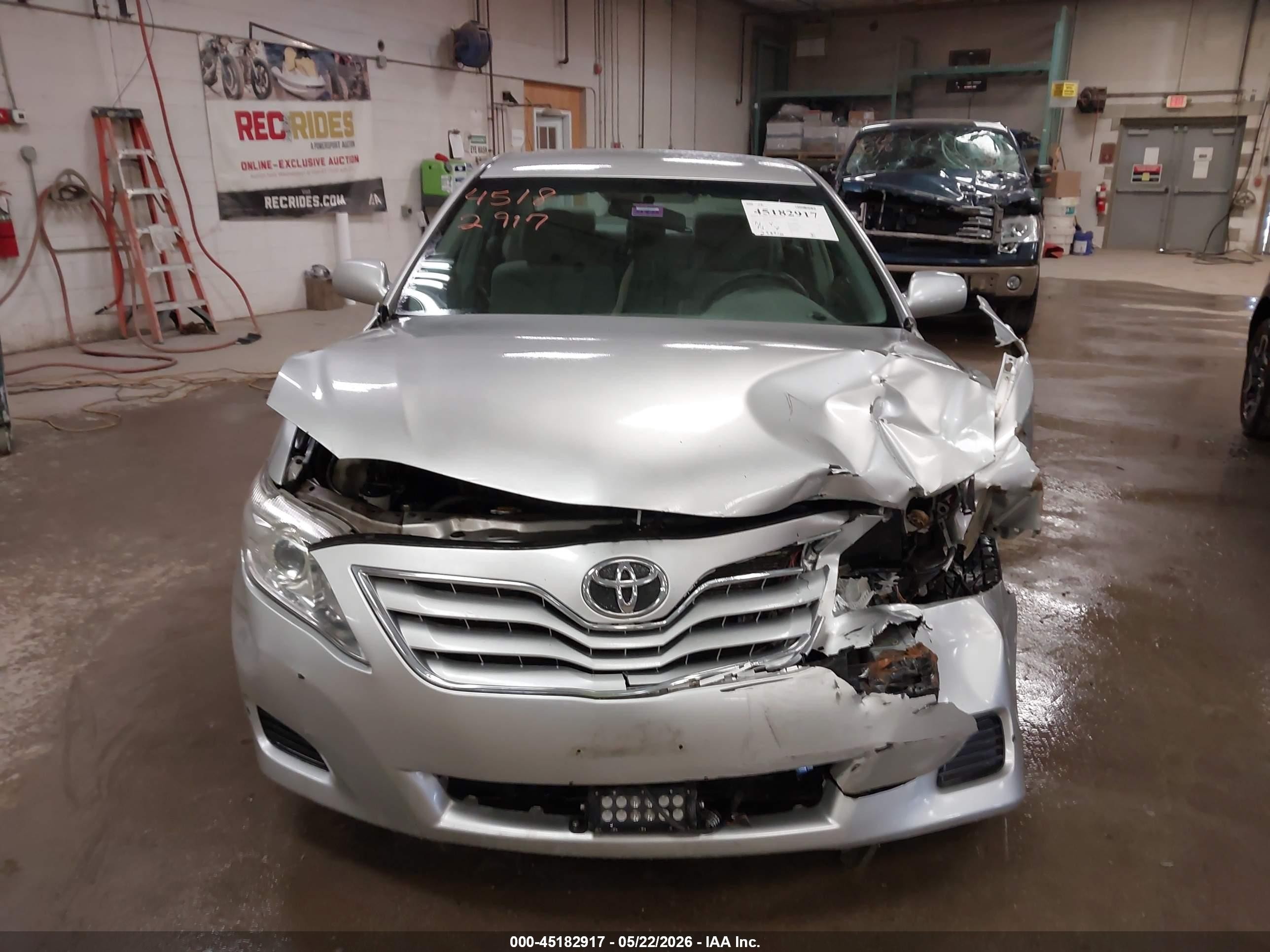 2011 Toyota Camry Le Silver vin: 4T1BF3EK3BU771711