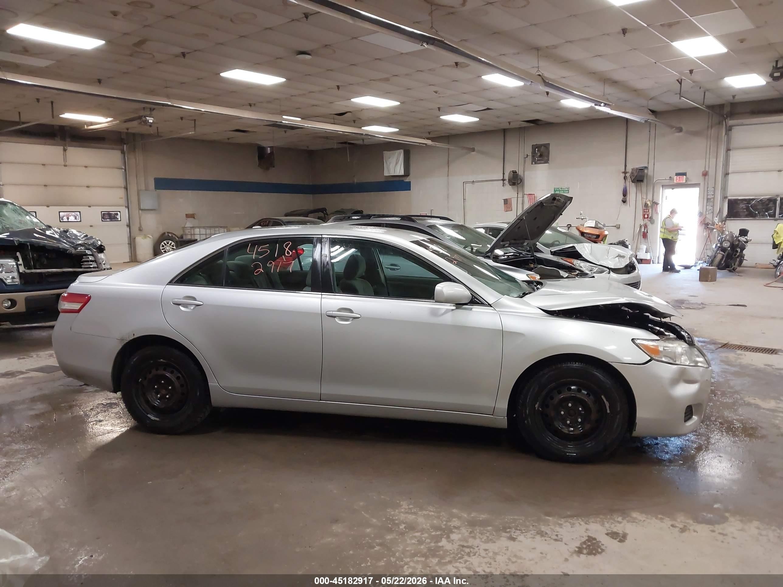 2011 Toyota Camry Le Silver vin: 4T1BF3EK3BU771711