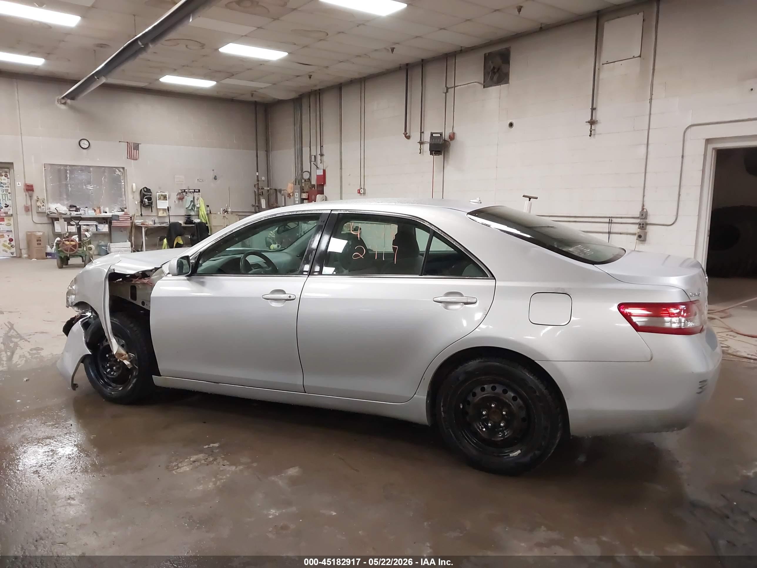 2011 Toyota Camry Le Silver vin: 4T1BF3EK3BU771711