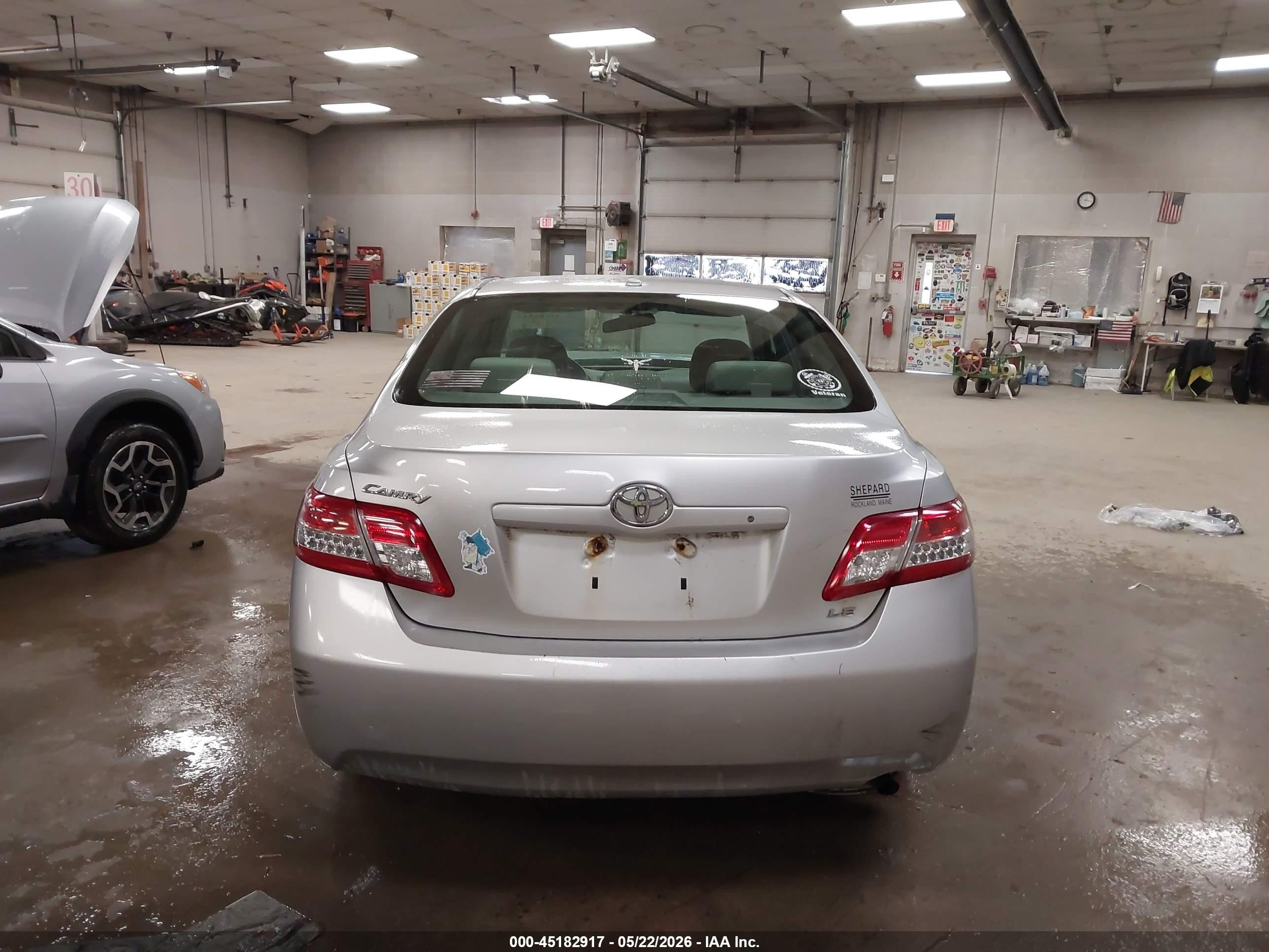 2011 Toyota Camry Le Silver vin: 4T1BF3EK3BU771711
