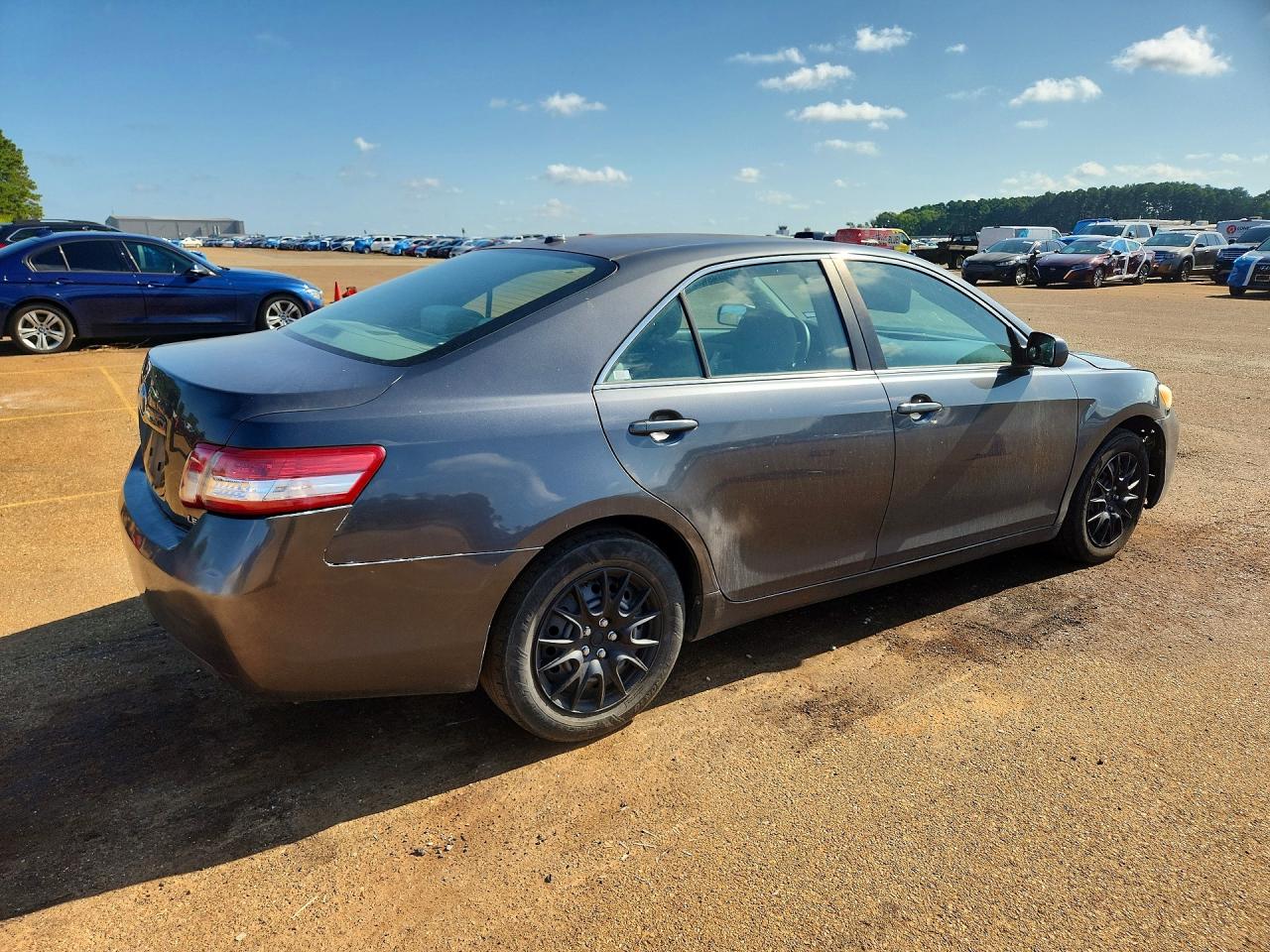 2011 Toyota Camry Le Gray vin: 4T1BF3EK3BU772308