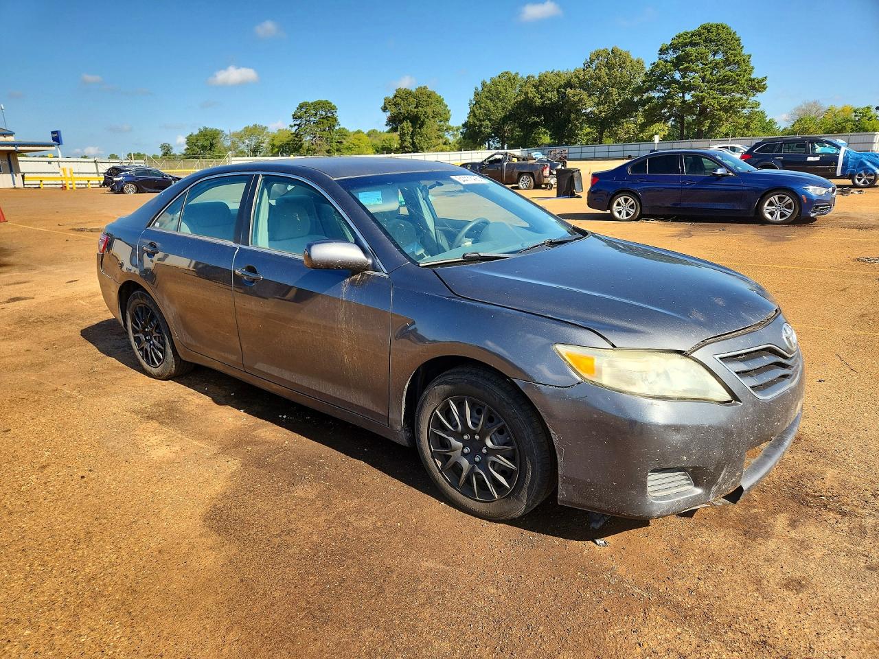 2011 Toyota Camry Le Gray vin: 4T1BF3EK3BU772308