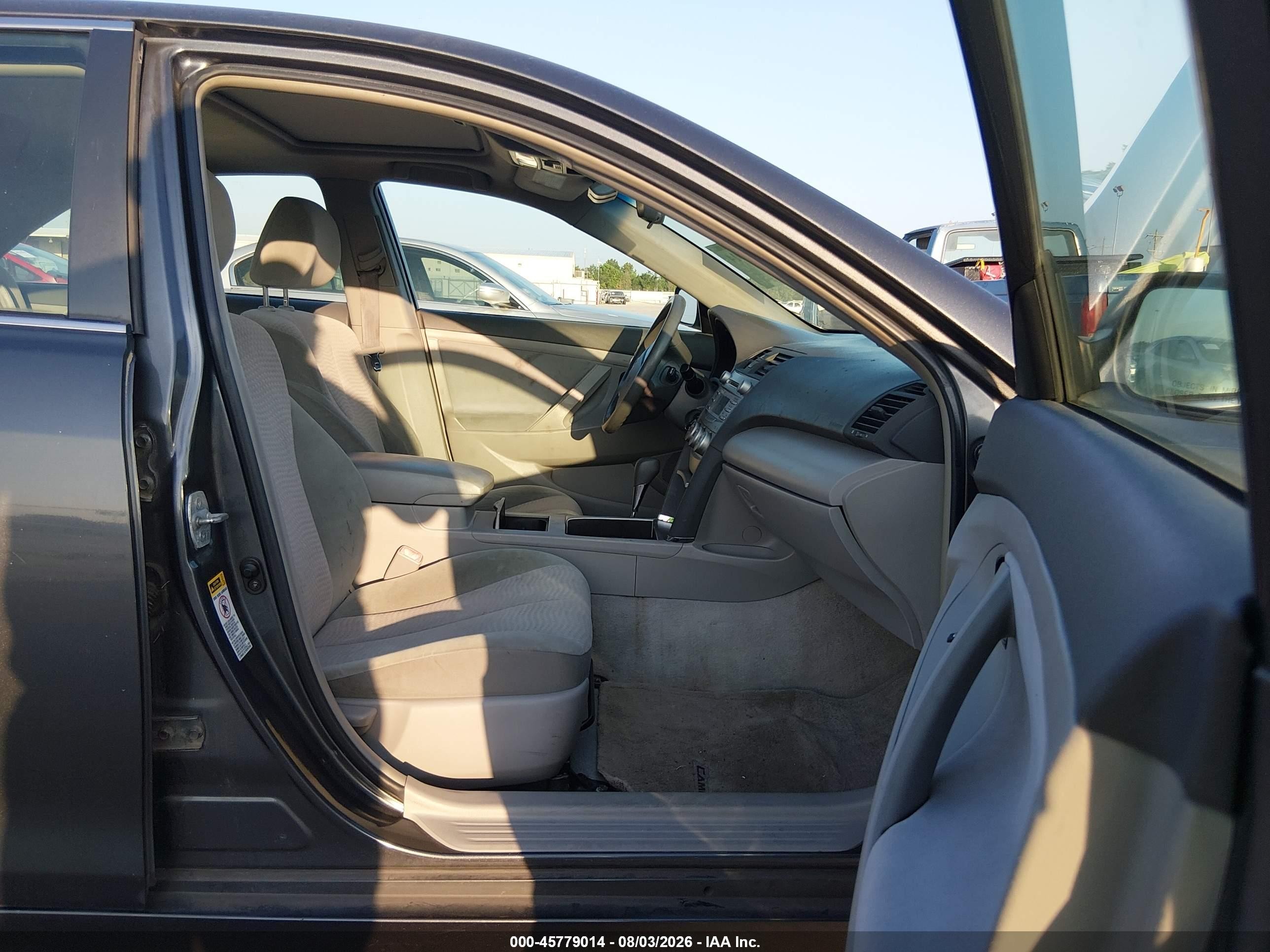 2010 Toyota Camry Le Gray vin: 4T1BF3EK4AU009521
