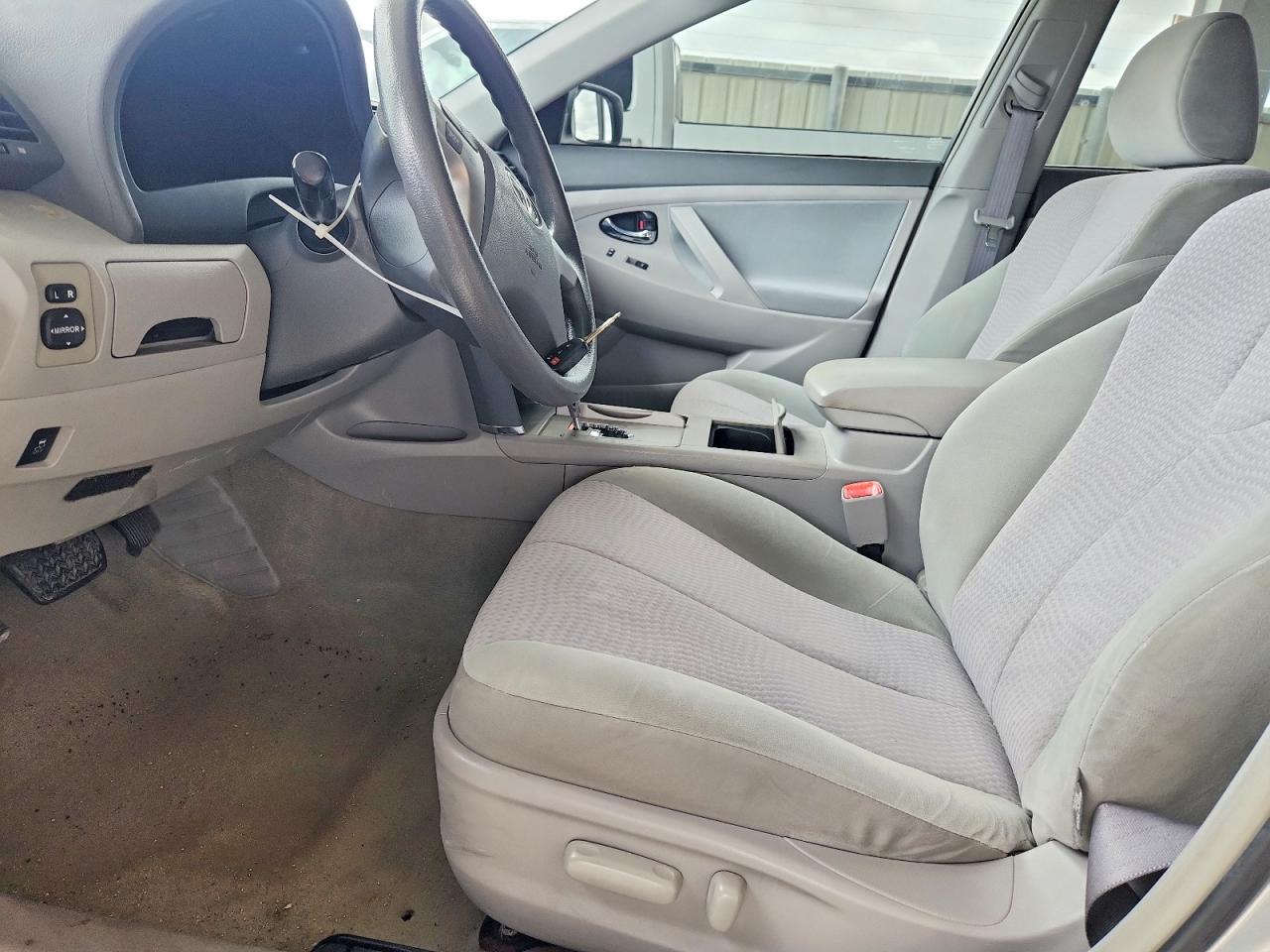 2010 Toyota Camry Le Silver vin: 4T1BF3EK4AU016291