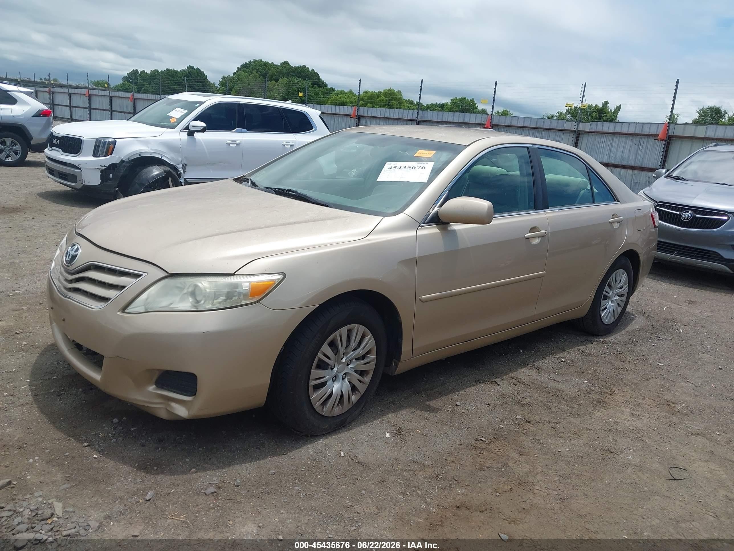 2010 Toyota Camry Le Gold vin: 4T1BF3EK4AU019501