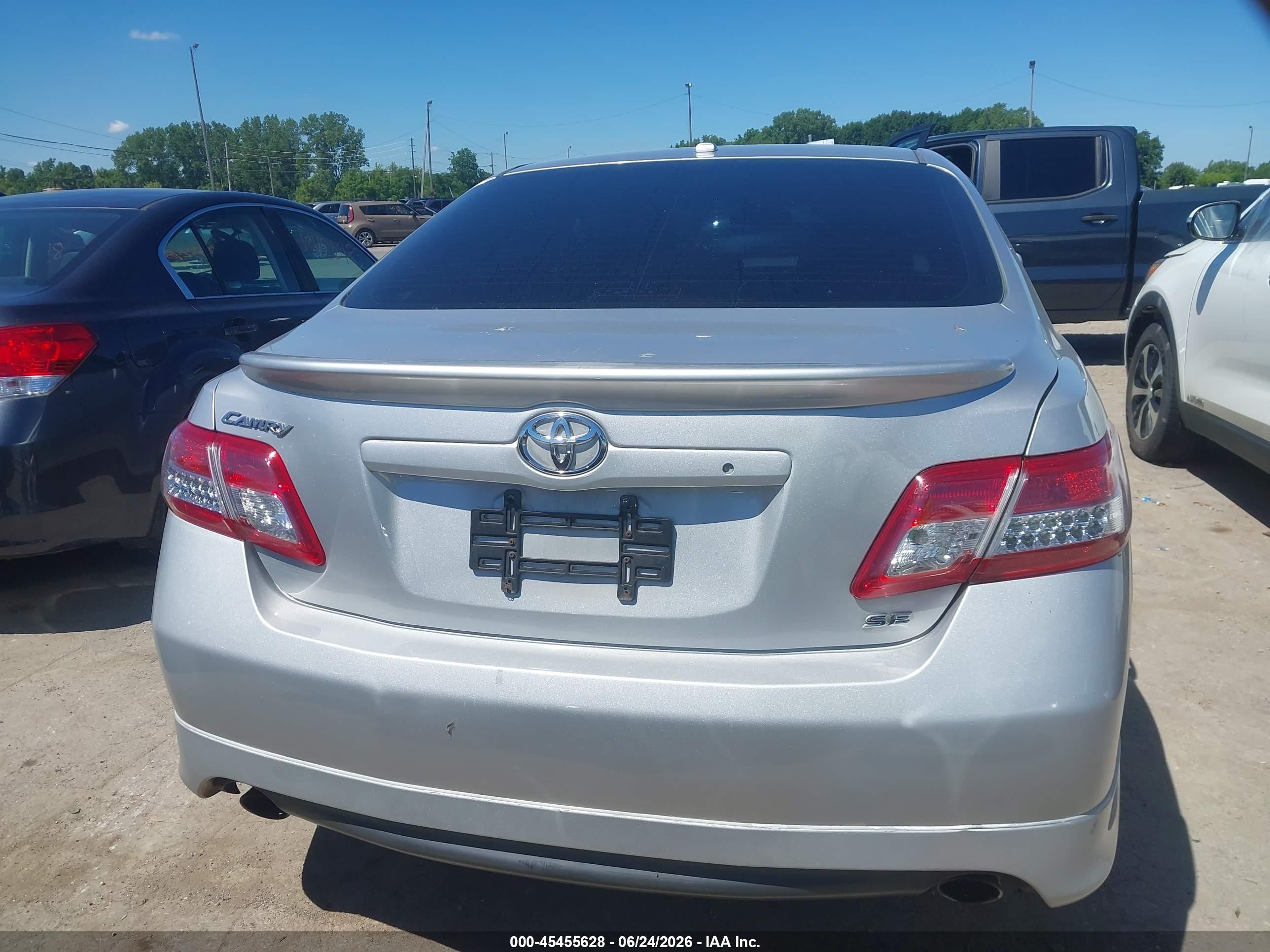 2010 Toyota Camry Se Silver vin: 4T1BF3EK4AU031860