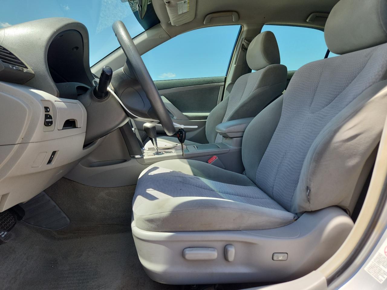 2010 Toyota Camry Le Silver vin: 4T1BF3EK4AU032202