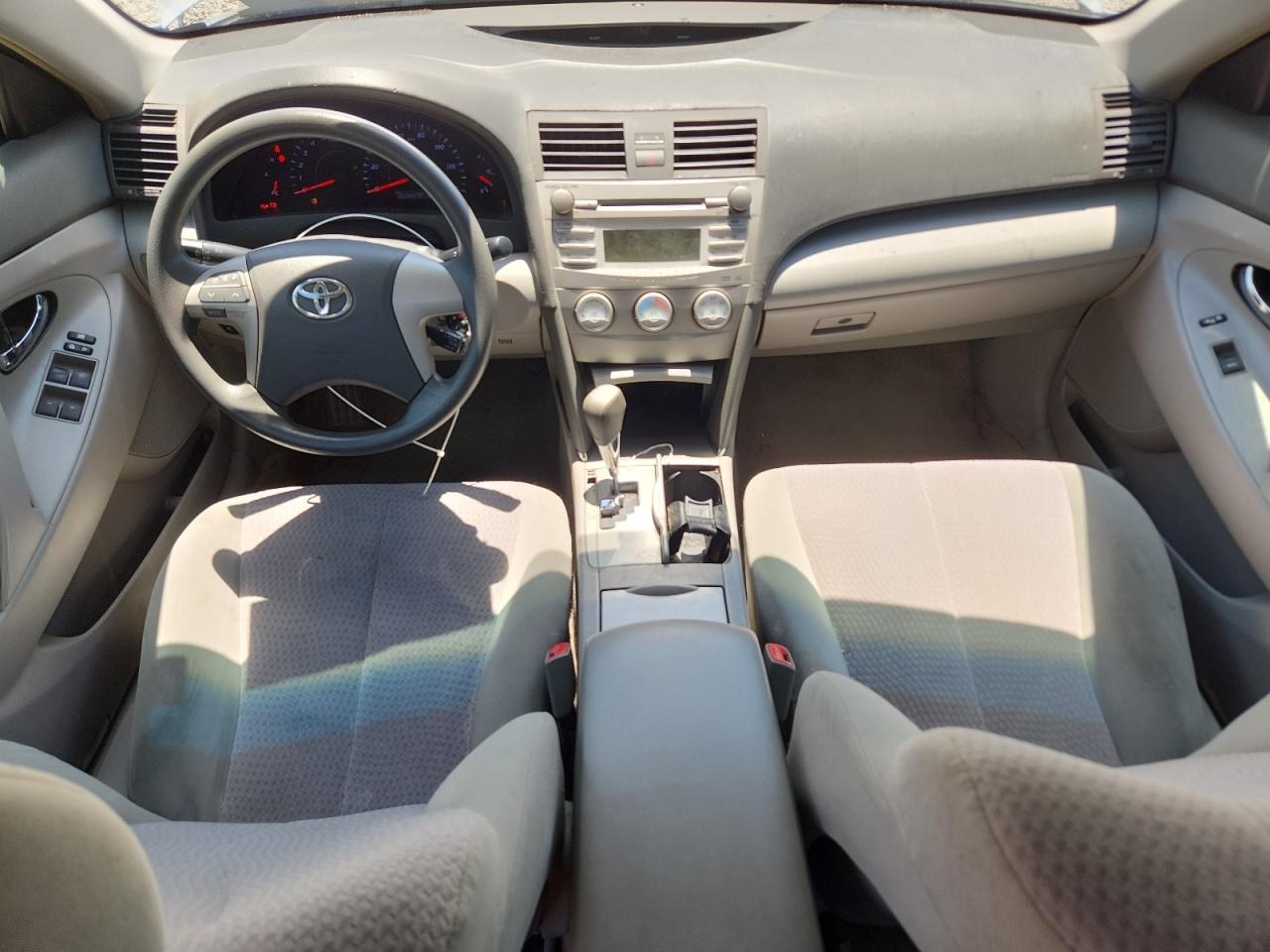 2010 Toyota Camry Le Silver vin: 4T1BF3EK4AU032202