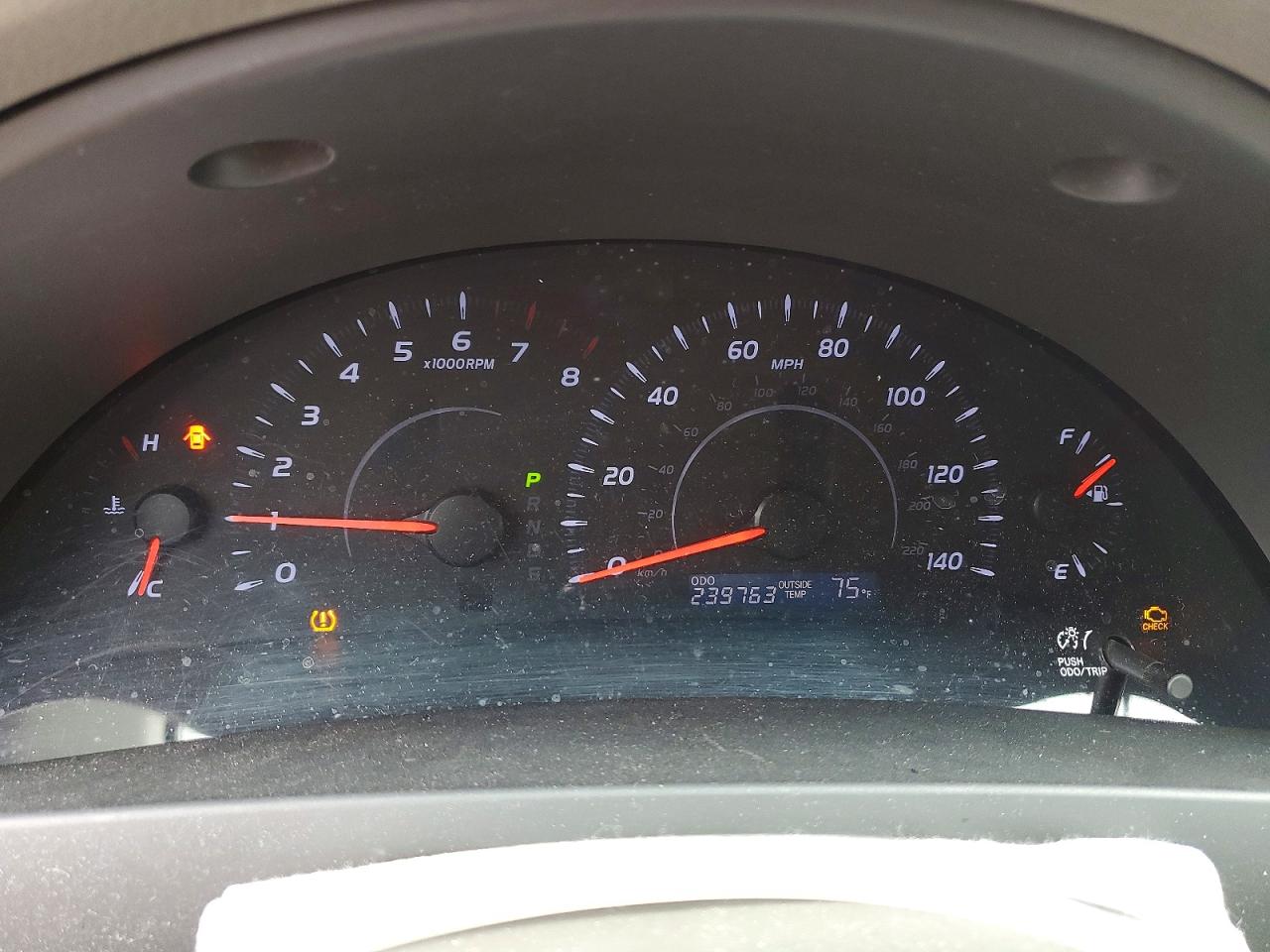 2010 Toyota Camry Le Red vin: 4T1BF3EK4AU066348
