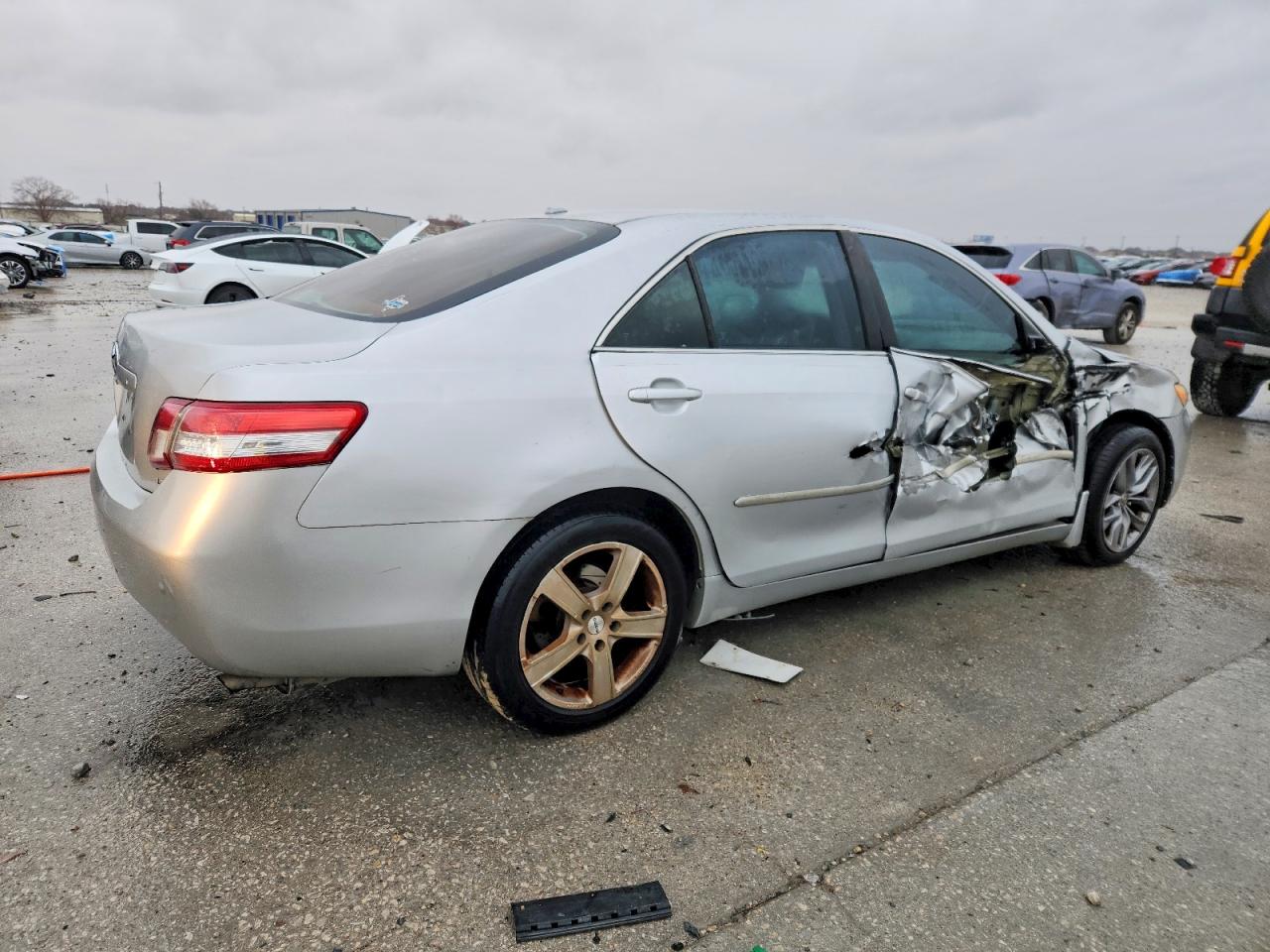 2010 Toyota Camry Le Silver vin: 4T1BF3EK4AU090293