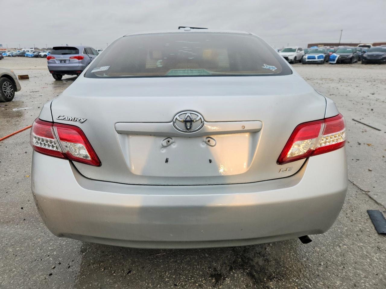 2010 Toyota Camry Le Silver vin: 4T1BF3EK4AU090293