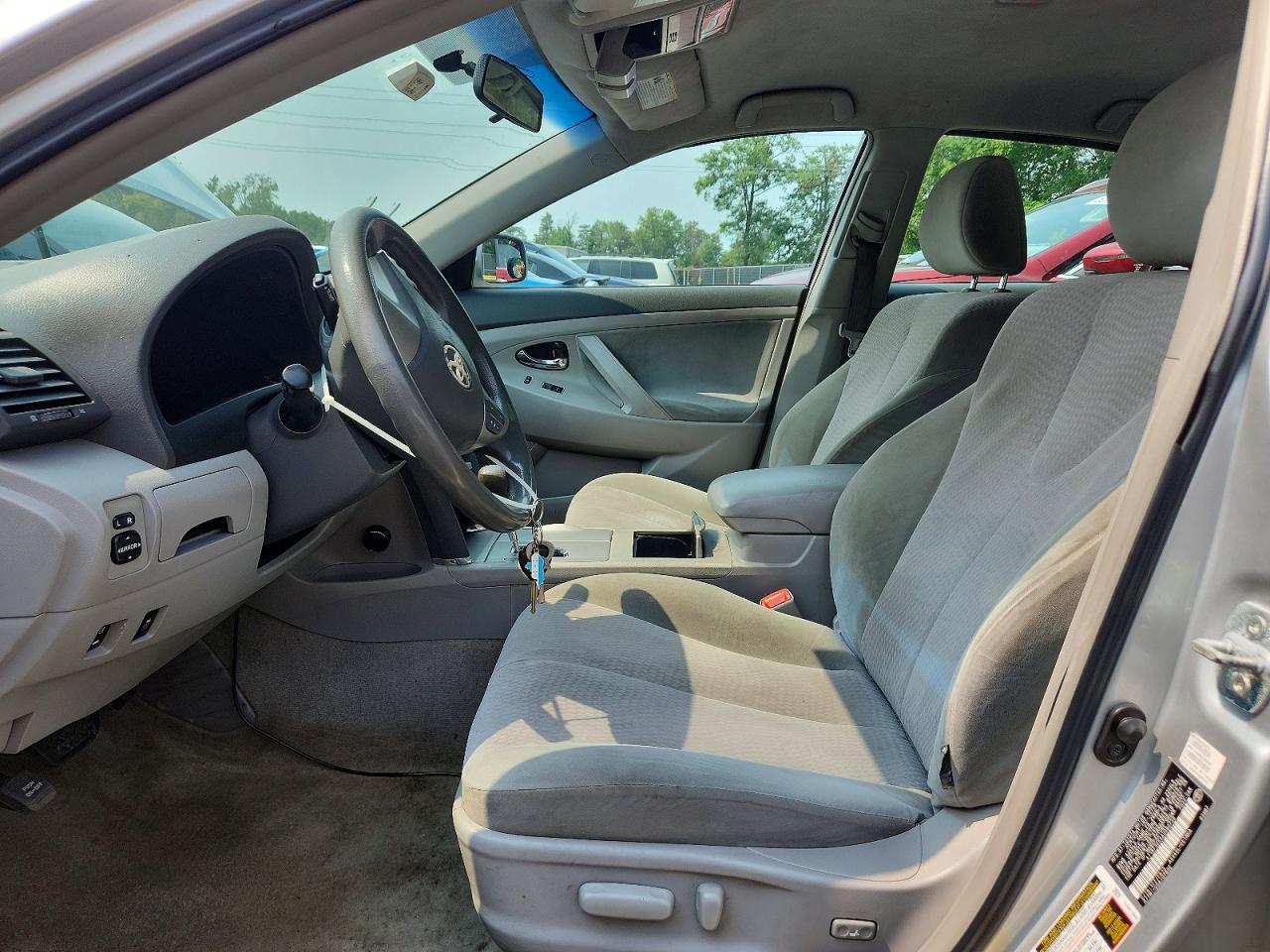 2010 Toyota Camry Le Silver vin: 4T1BF3EK4AU090732