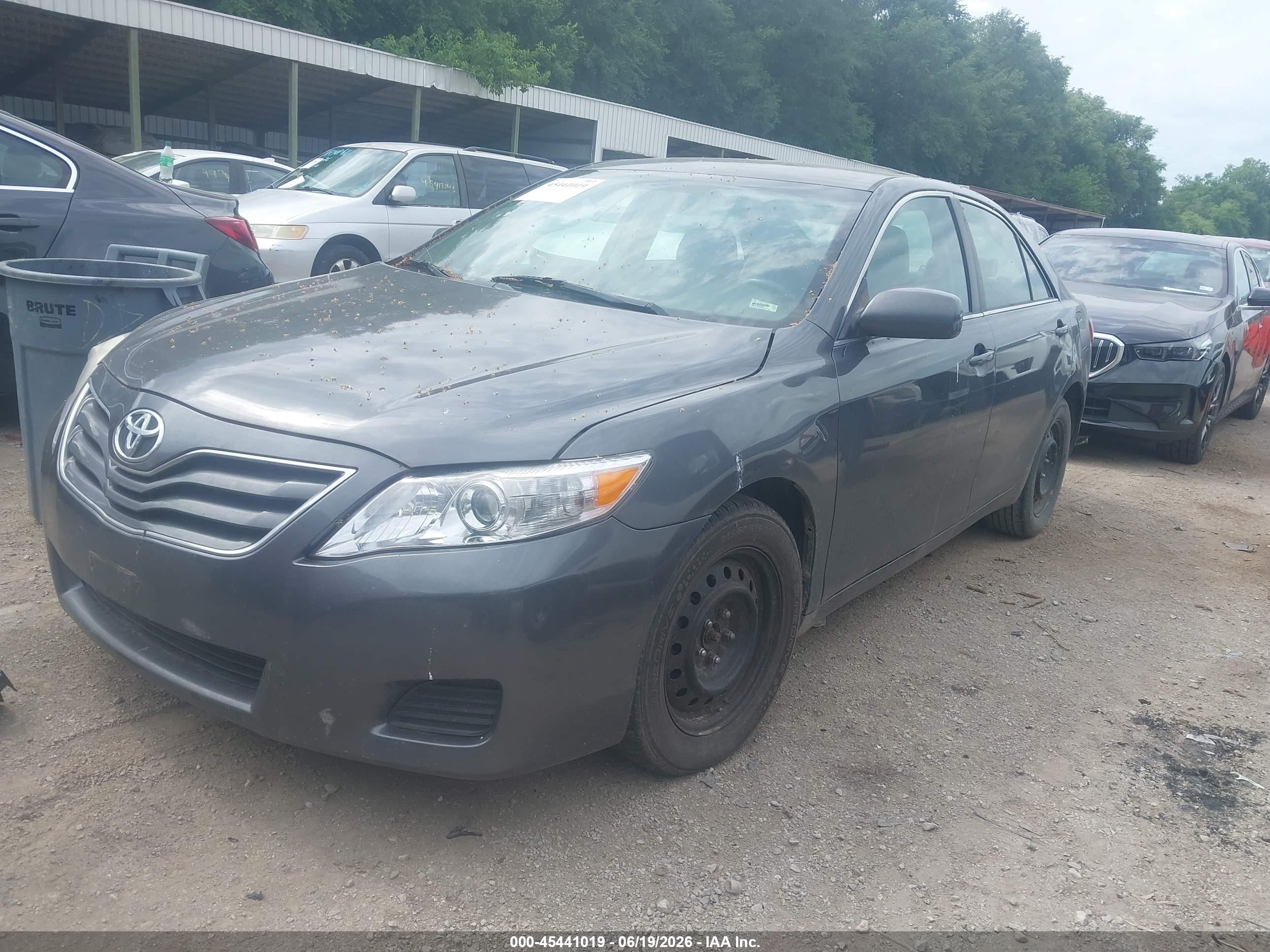 2010 Toyota Camry Le Gray vin: 4T1BF3EK4AU103754