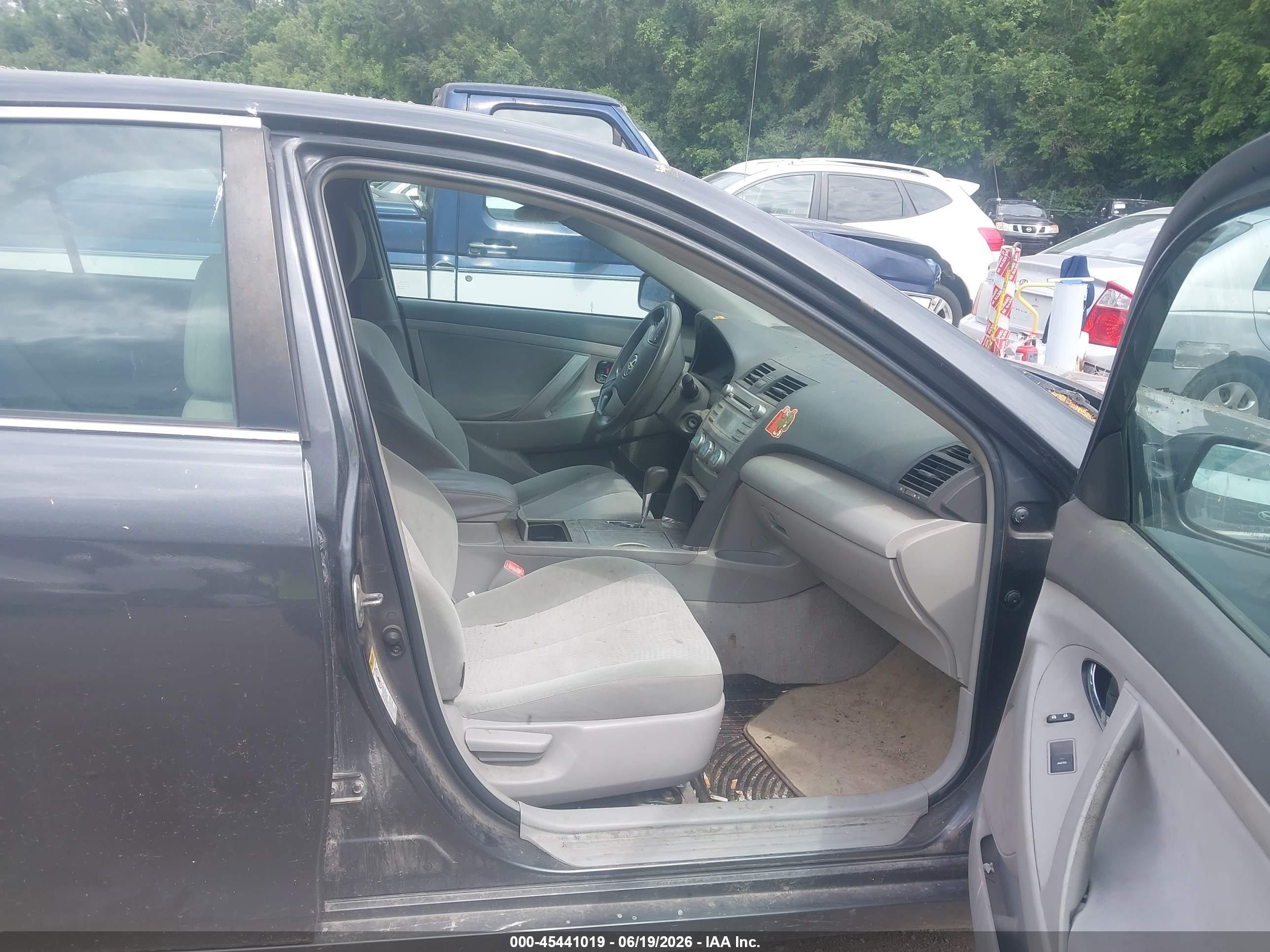 2010 Toyota Camry Le Gray vin: 4T1BF3EK4AU103754