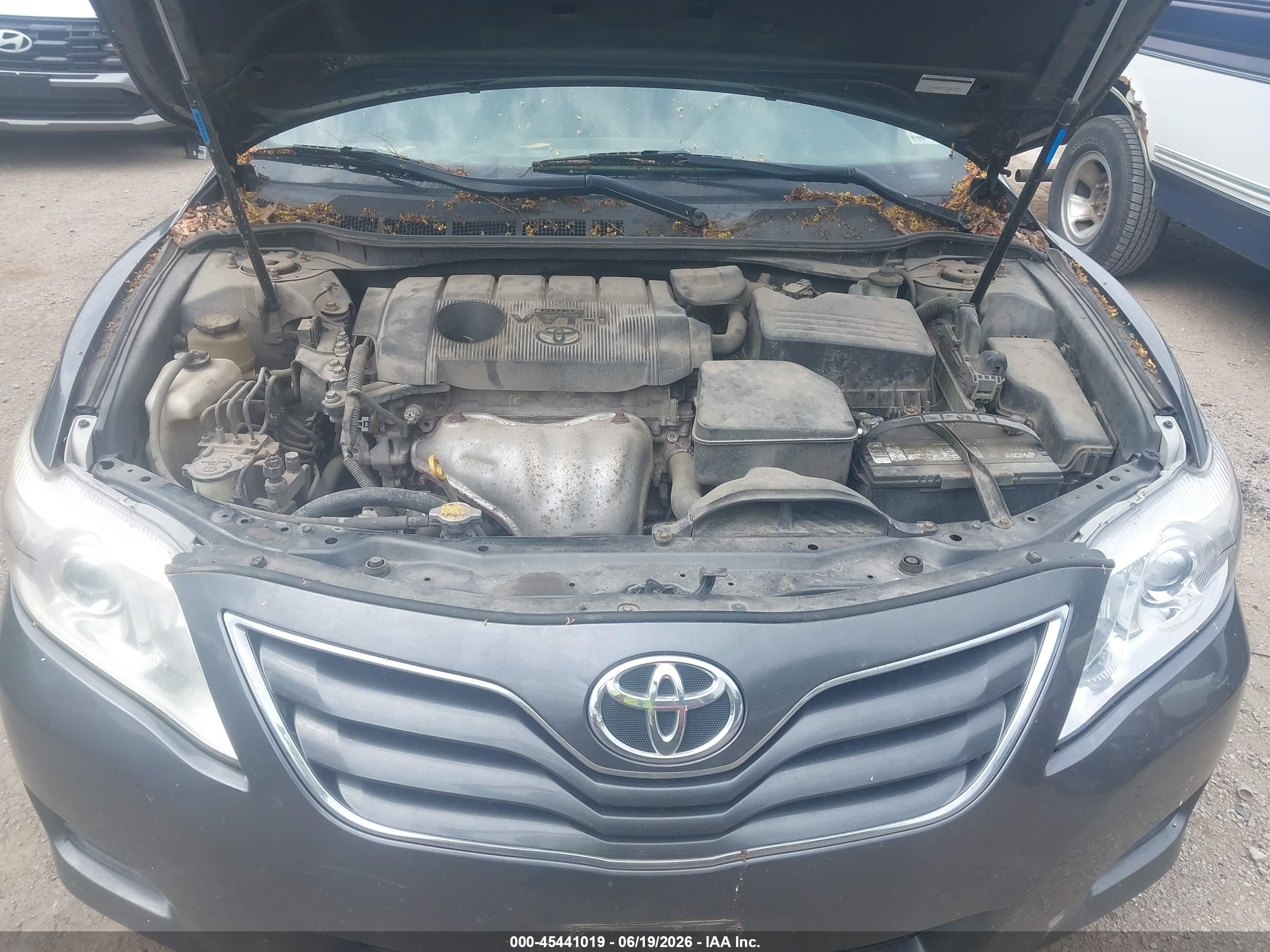2010 Toyota Camry Le Gray vin: 4T1BF3EK4AU103754