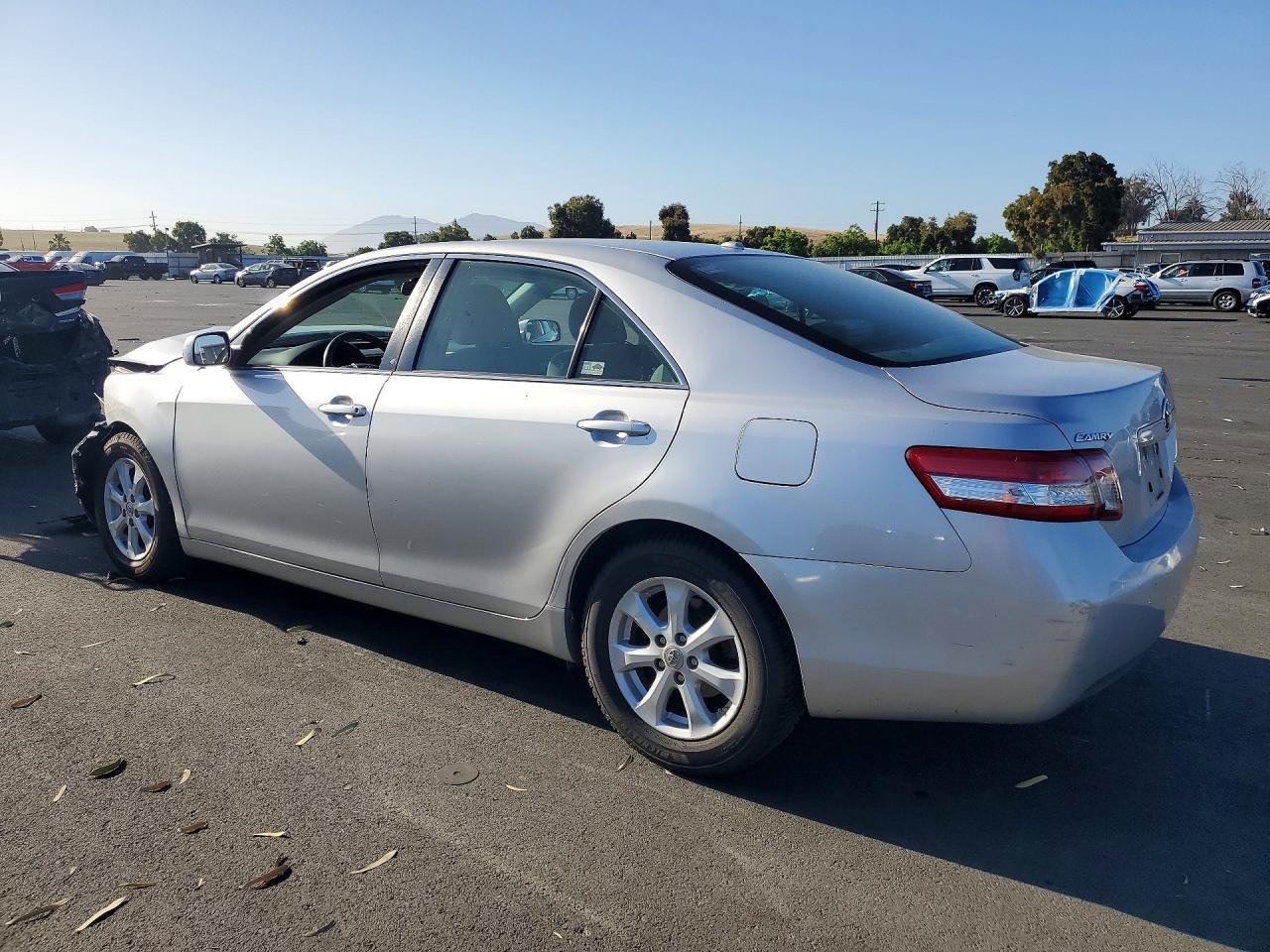 2010 Toyota Camry Le Silver vin: 4T1BF3EK4AU113068