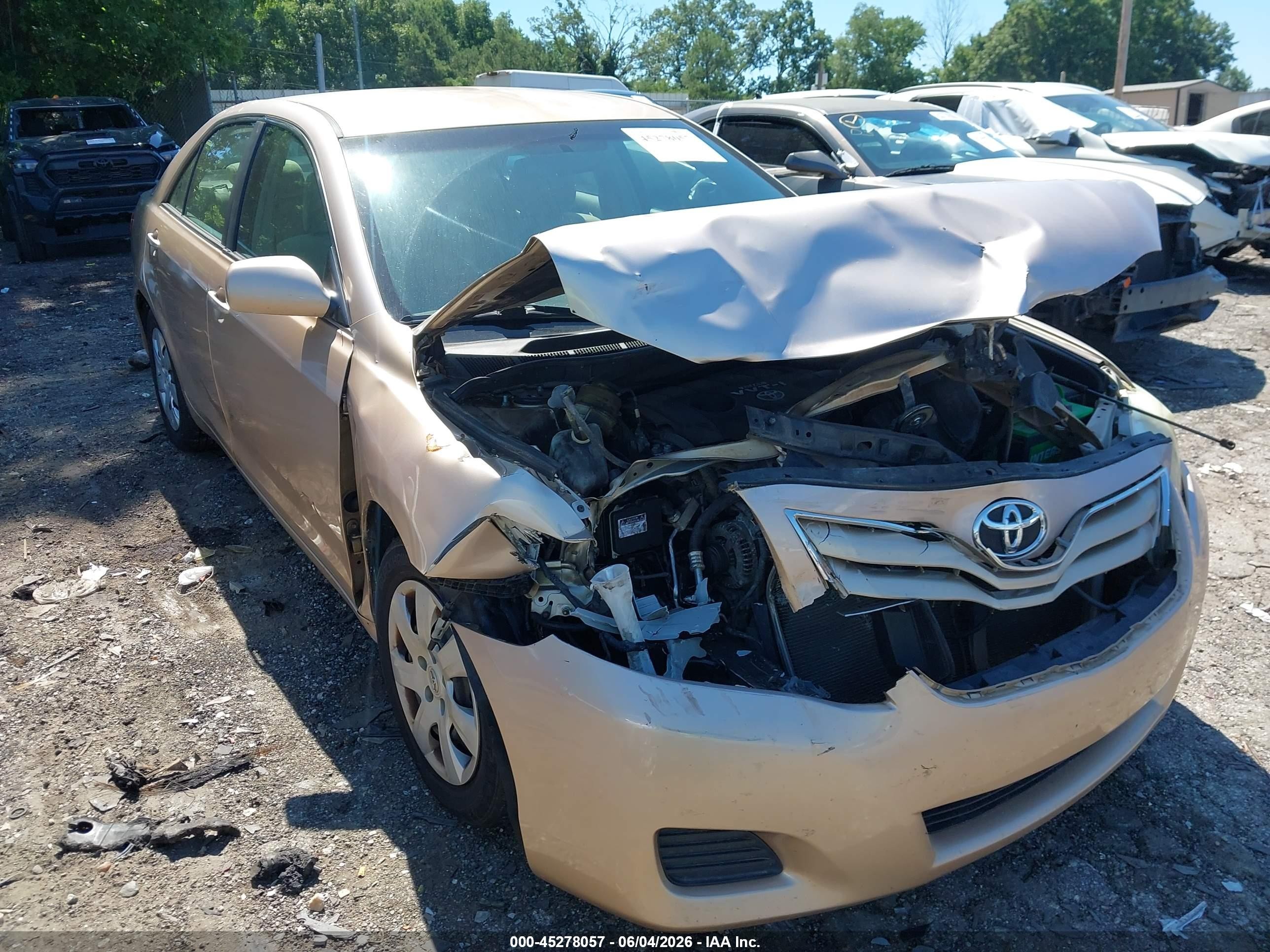 2010 Toyota Camry Le Gold vin: 4T1BF3EK4AU542310