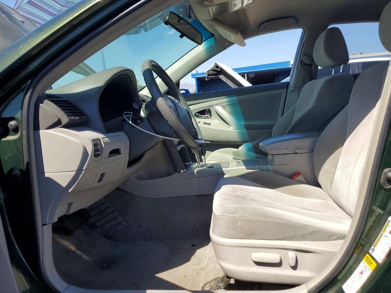 2010 Toyota Camry Le Green vin: 4T1BF3EK4AU550567