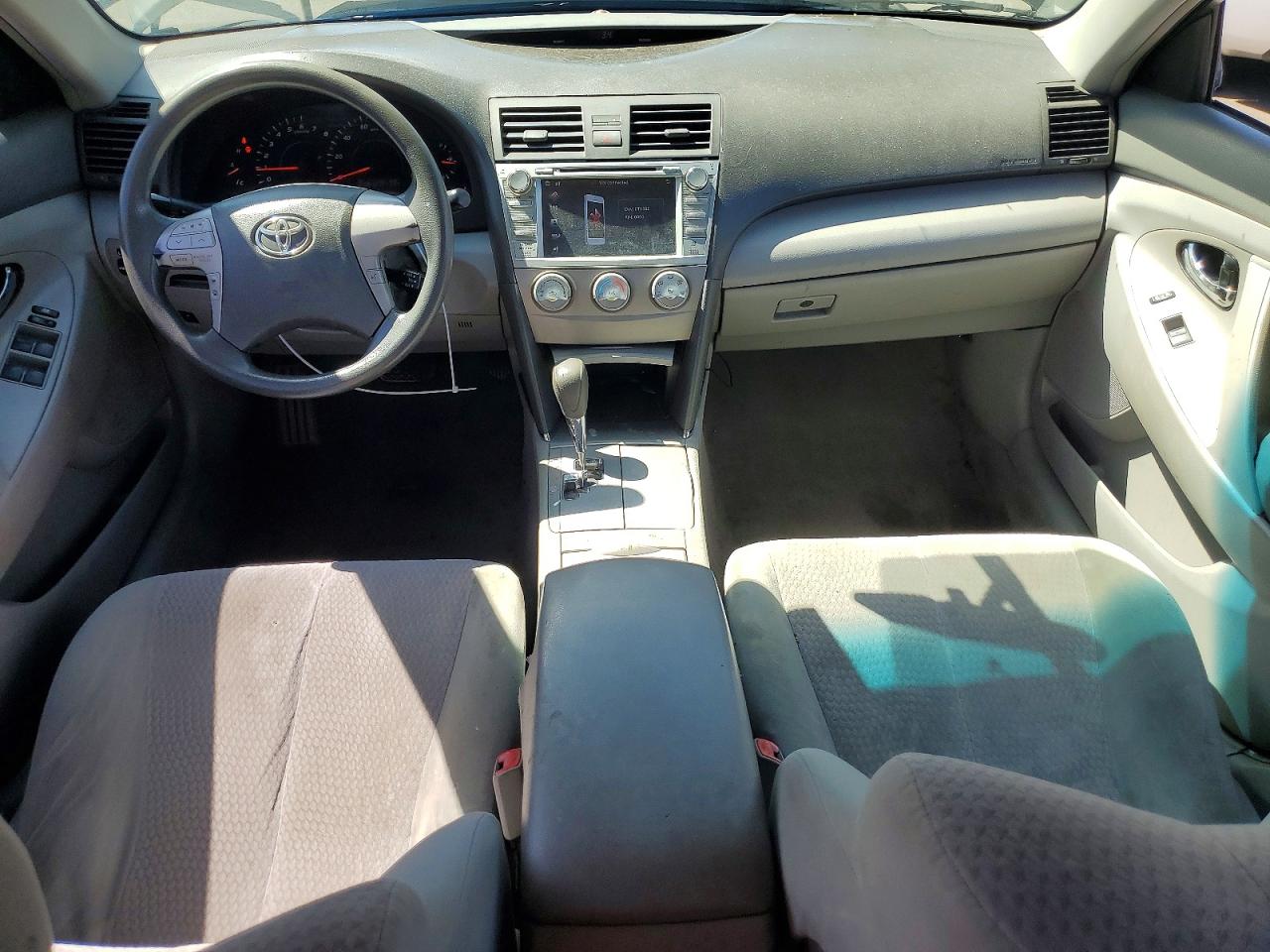 2010 Toyota Camry Le Green vin: 4T1BF3EK4AU550567