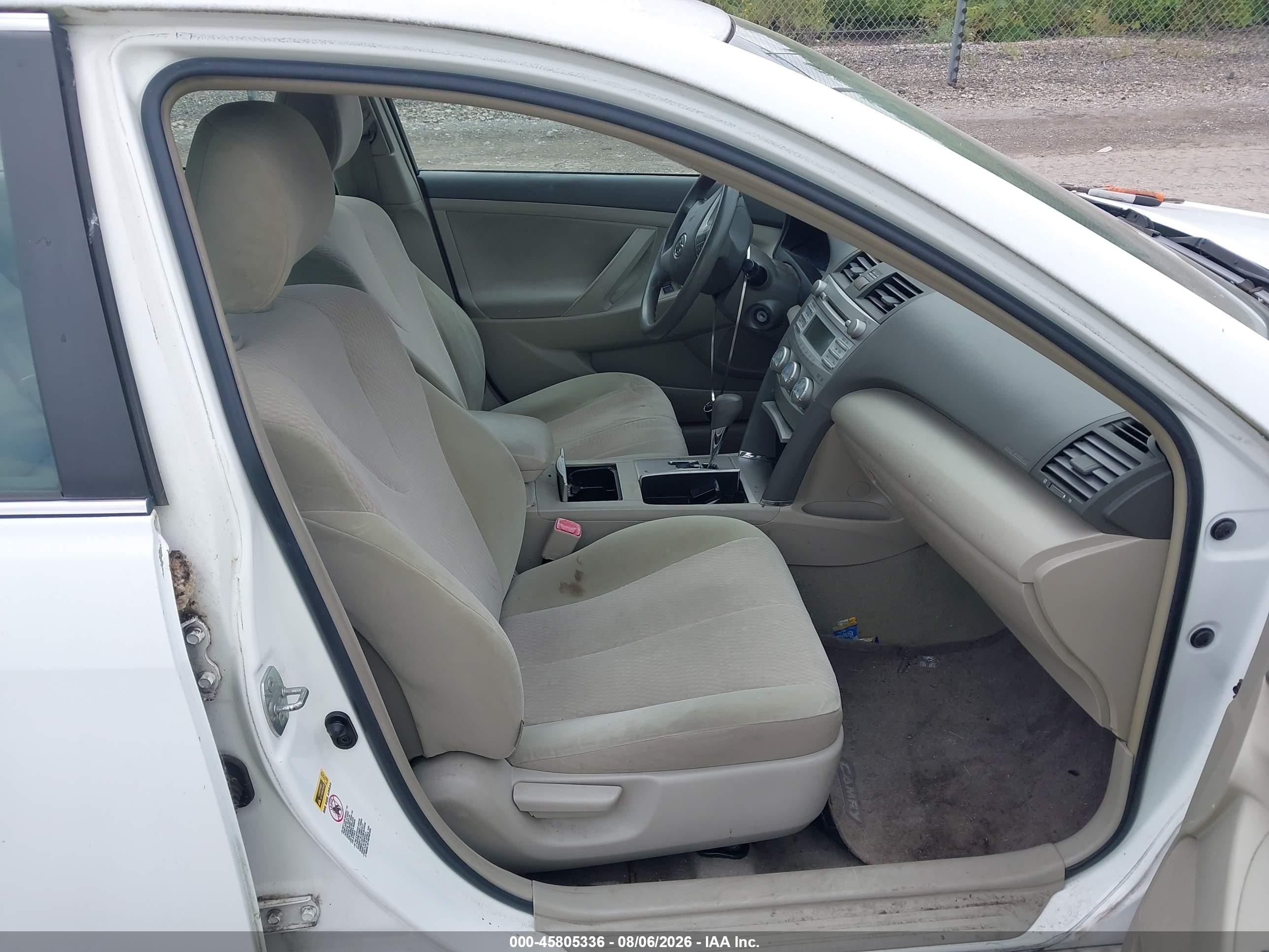 2010 Toyota Camry Le White vin: 4T1BF3EK4AU564338