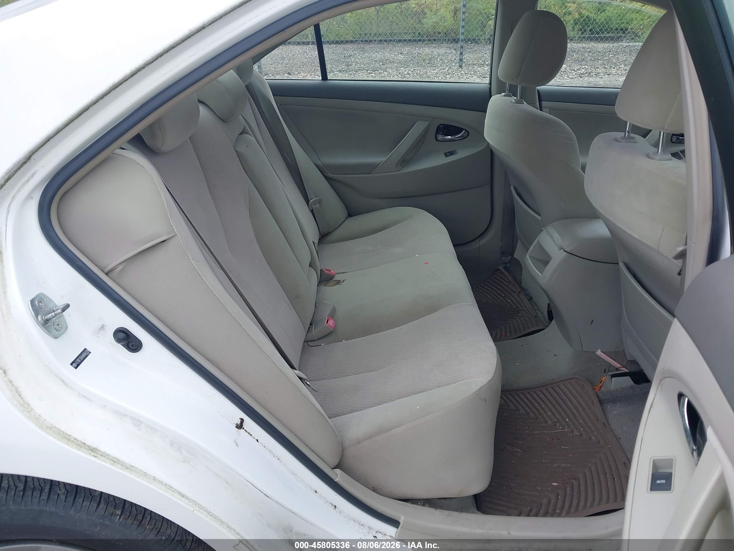 2010 Toyota Camry Le White vin: 4T1BF3EK4AU564338
