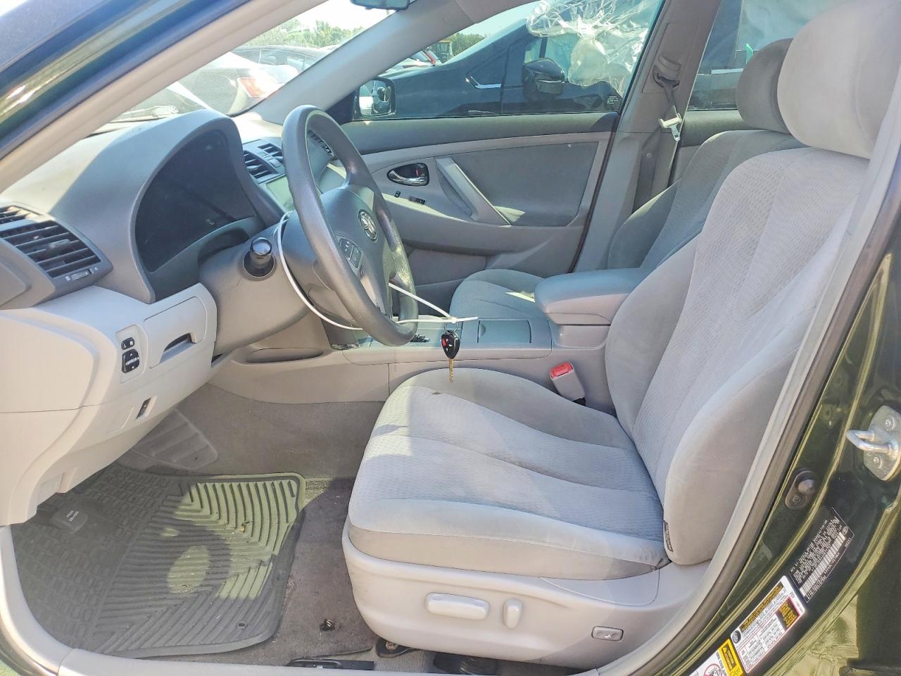 2010 Toyota Camry Le Green vin: 4T1BF3EK4AU577767