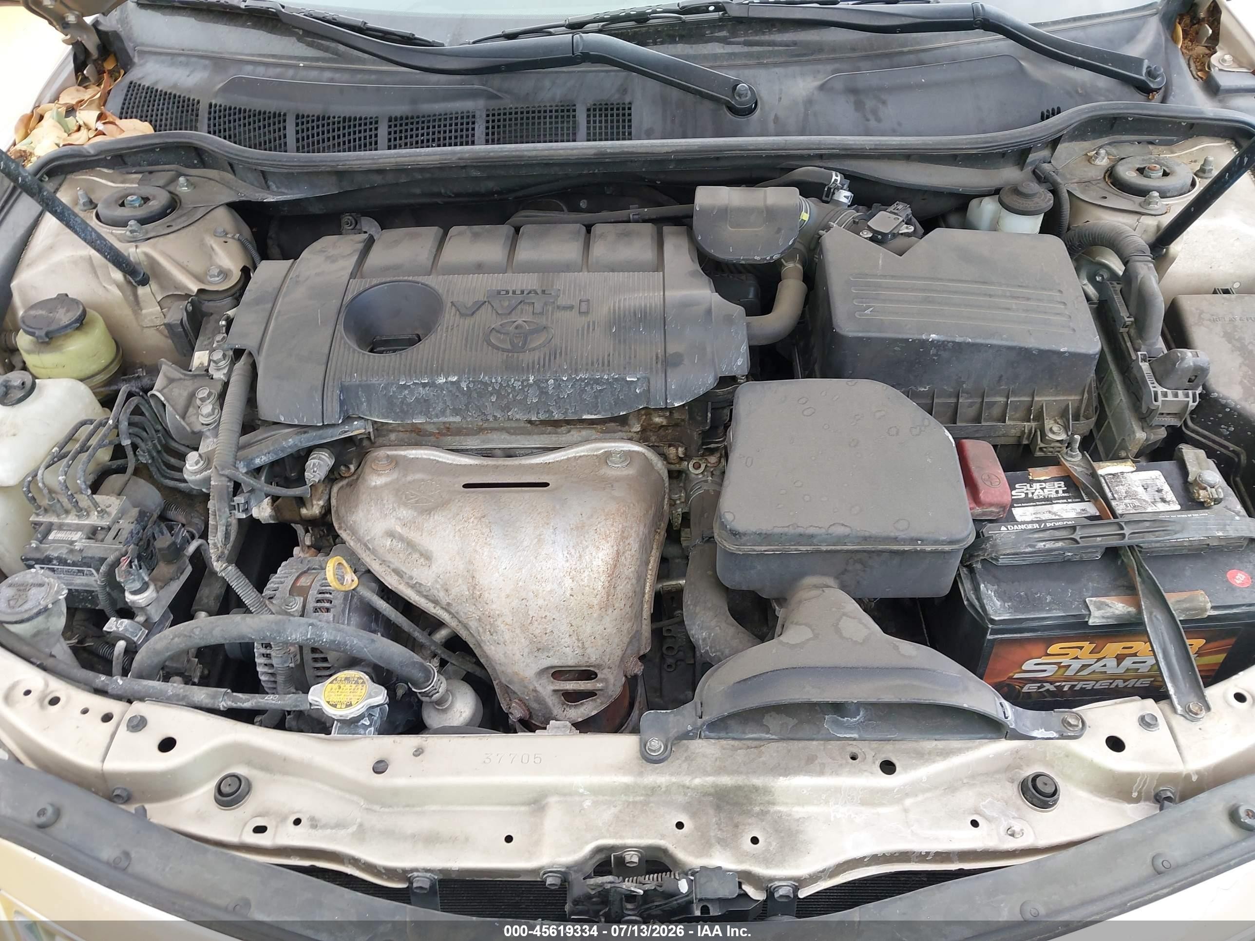 2011 Toyota Camry Le Gold vin: 4T1BF3EK4BU117607
