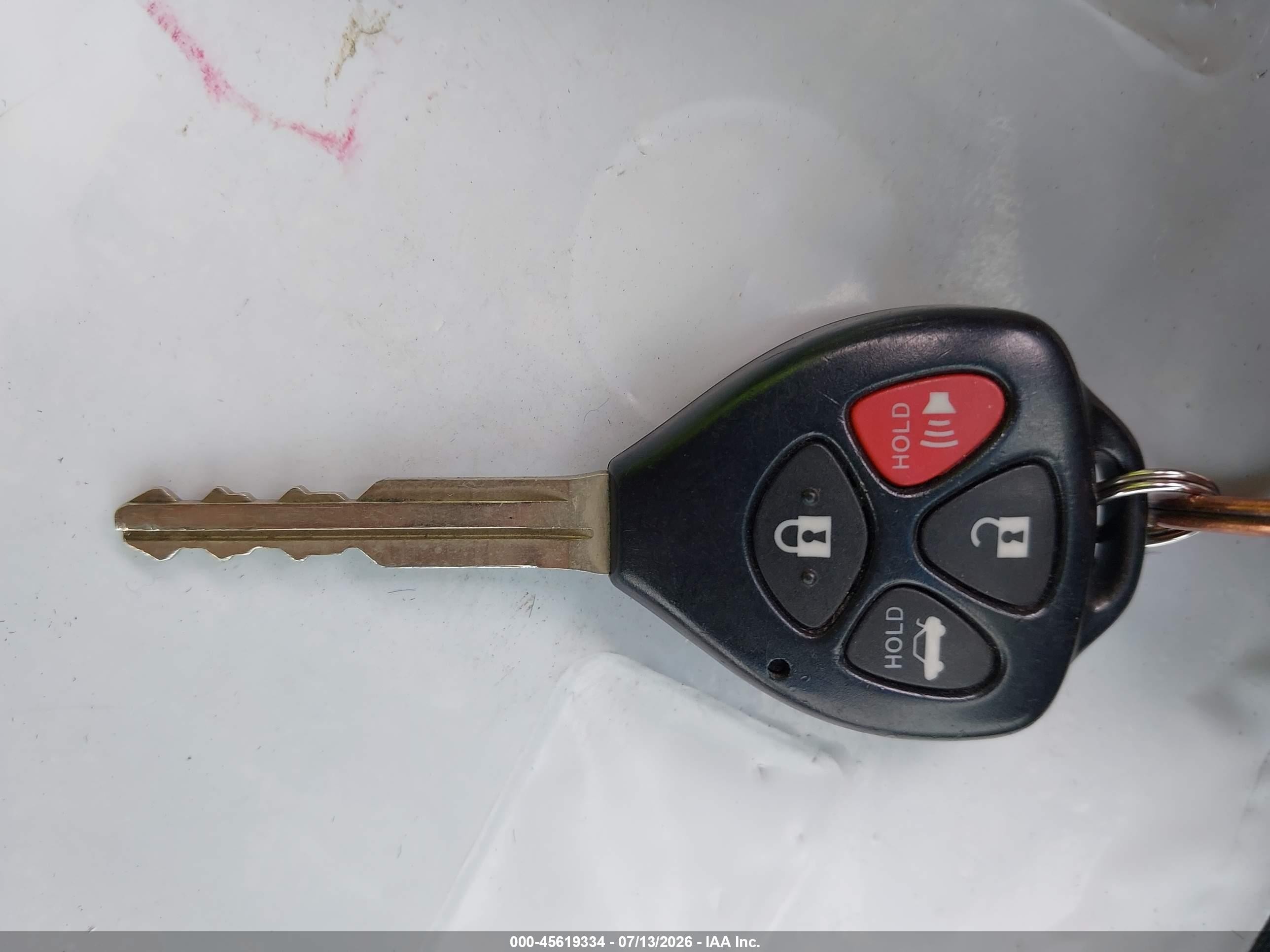 2011 Toyota Camry Le Gold vin: 4T1BF3EK4BU117607