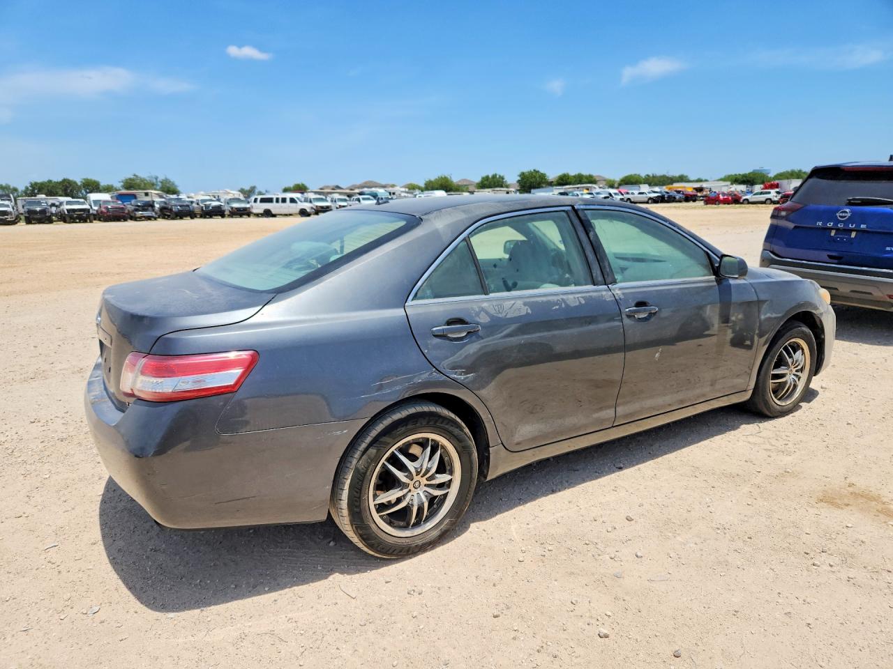 2011 Toyota Camry Le Gray vin: 4T1BF3EK4BU127103