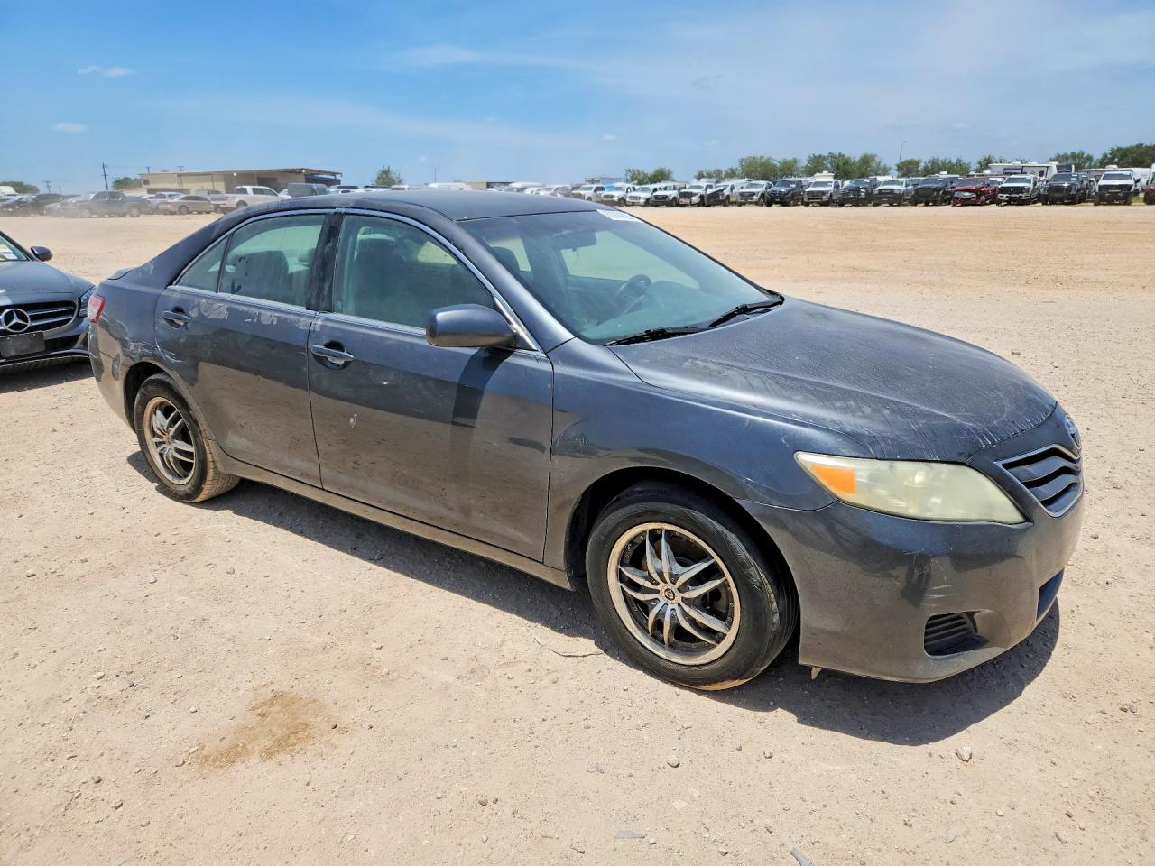 2011 Toyota Camry Le Gray vin: 4T1BF3EK4BU127103