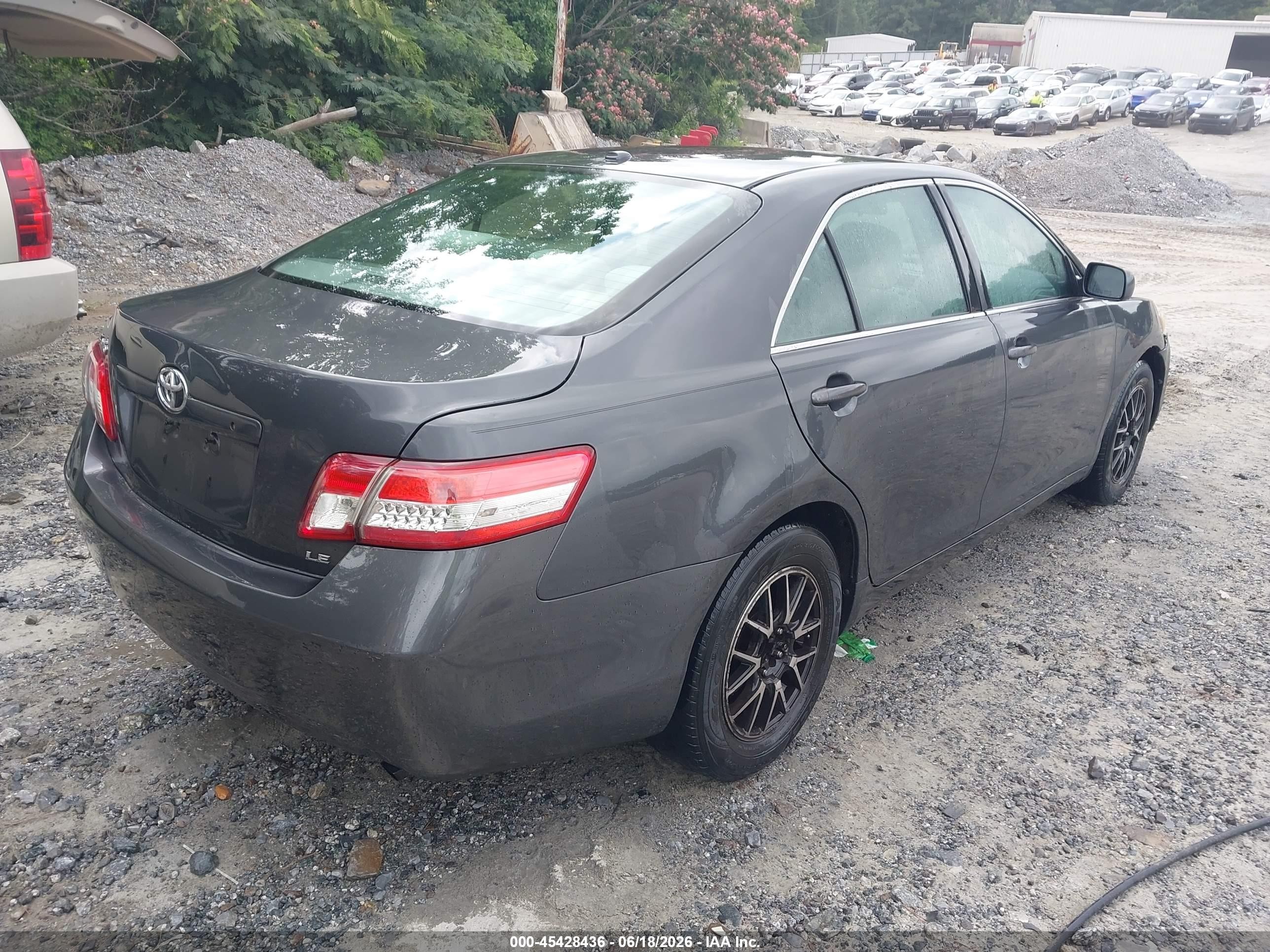 2011 Toyota Camry Le Gray vin: 4T1BF3EK4BU130244